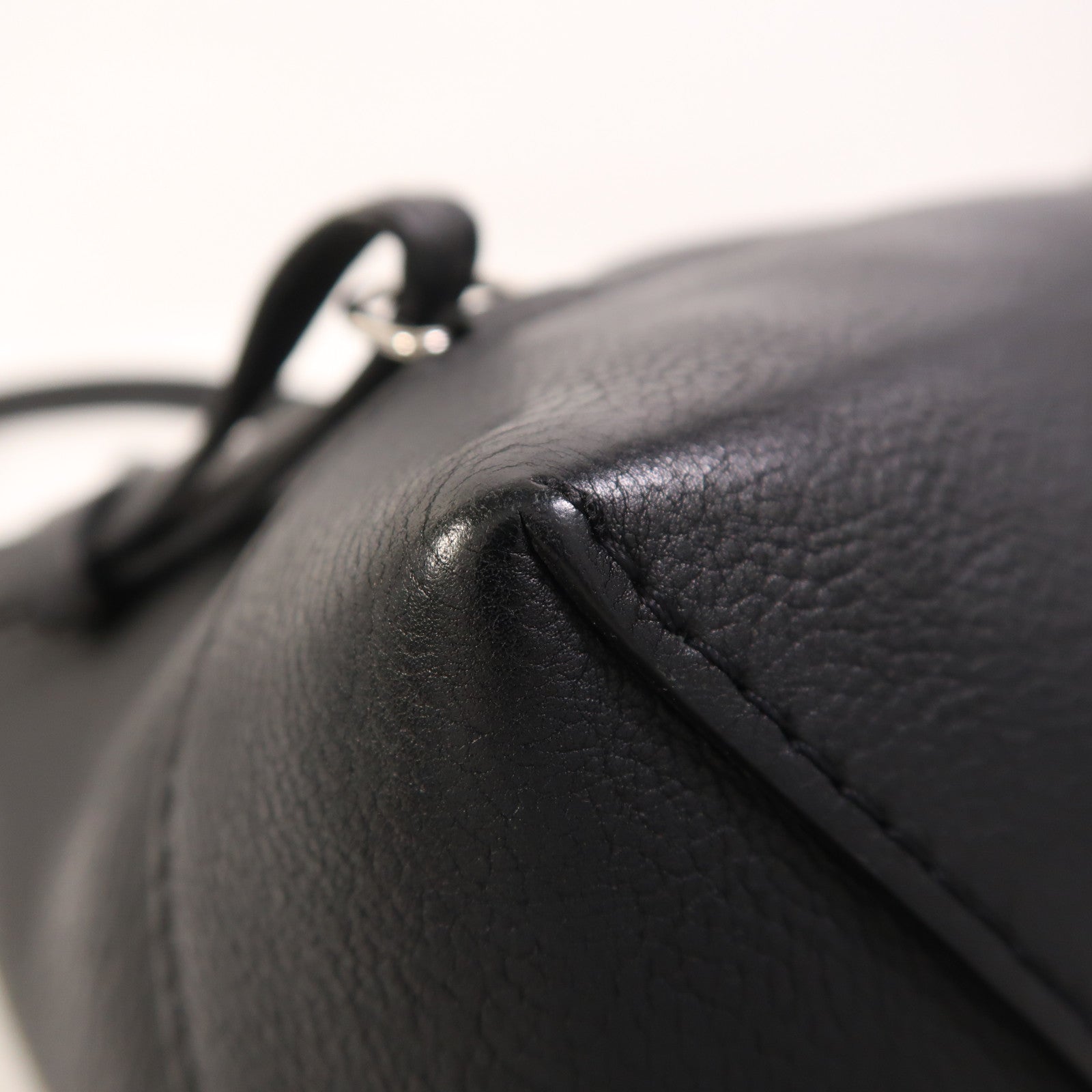 LOUIS VUITTON 【激減優惠】牛皮皮革Lock Me Backpack銀扣背包