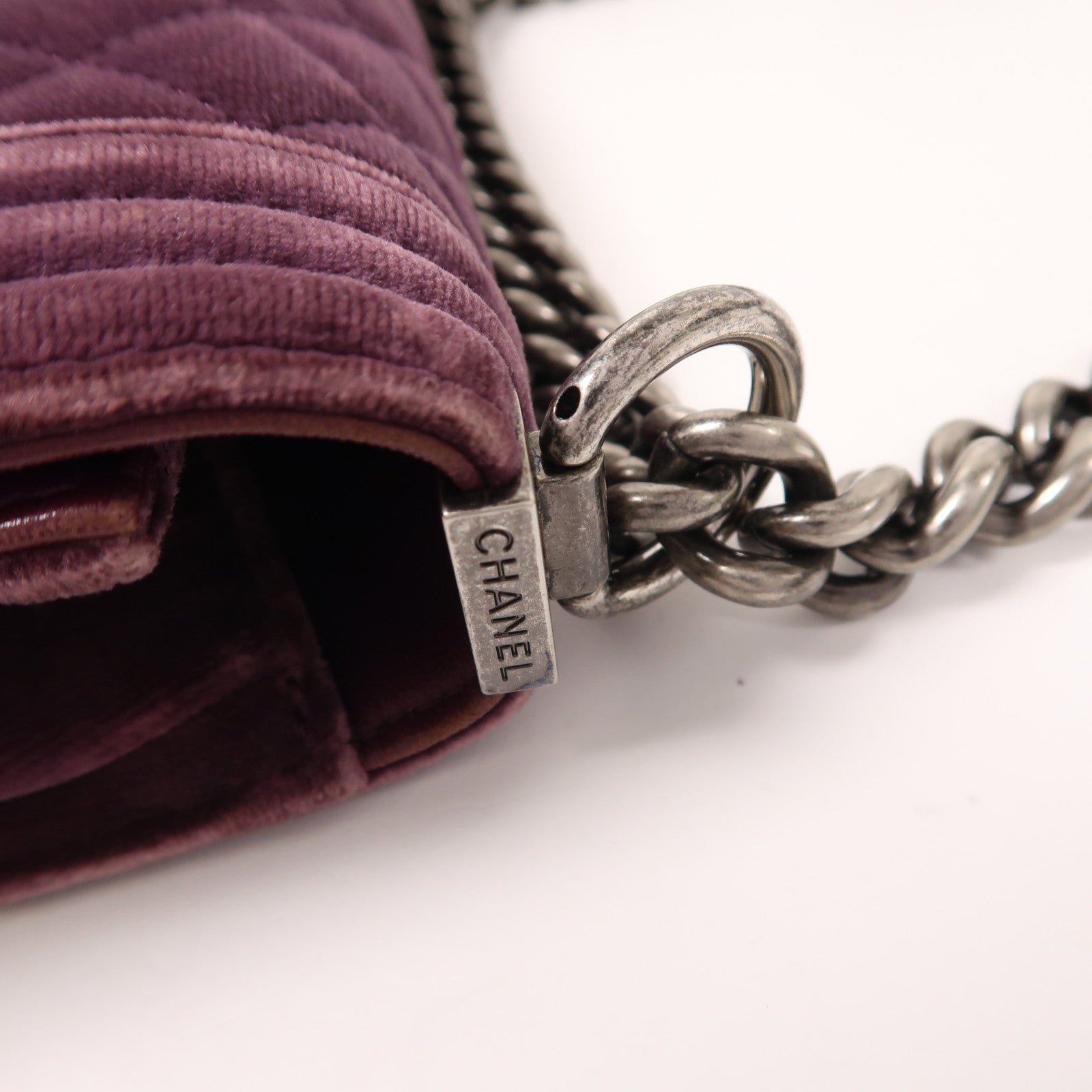 CHANEL Velvet Boy 20銀扣鏈帶肩背袋