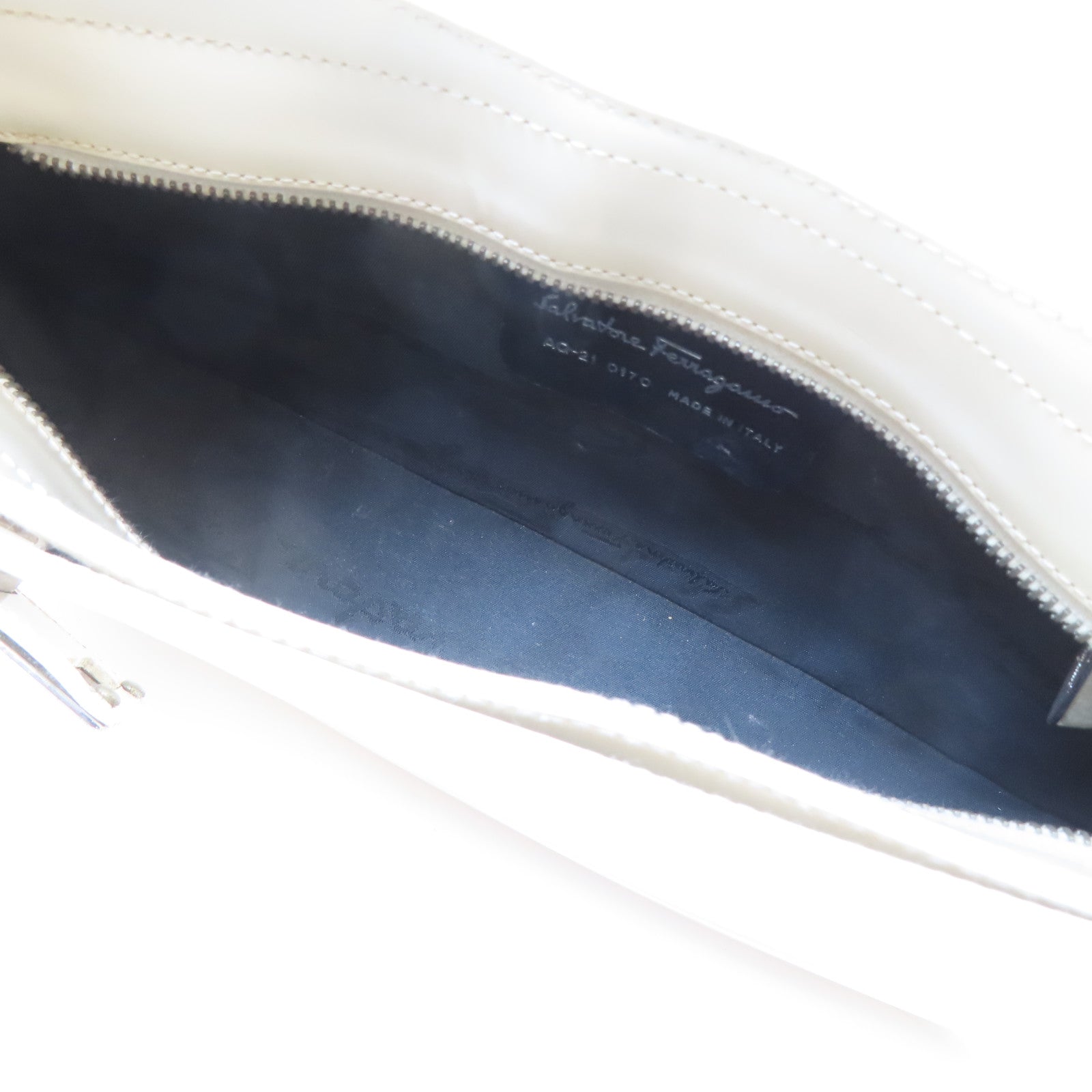Salvatore Ferragamo 牛皮皮革Shoulder Bag銀扣手挽袋白色