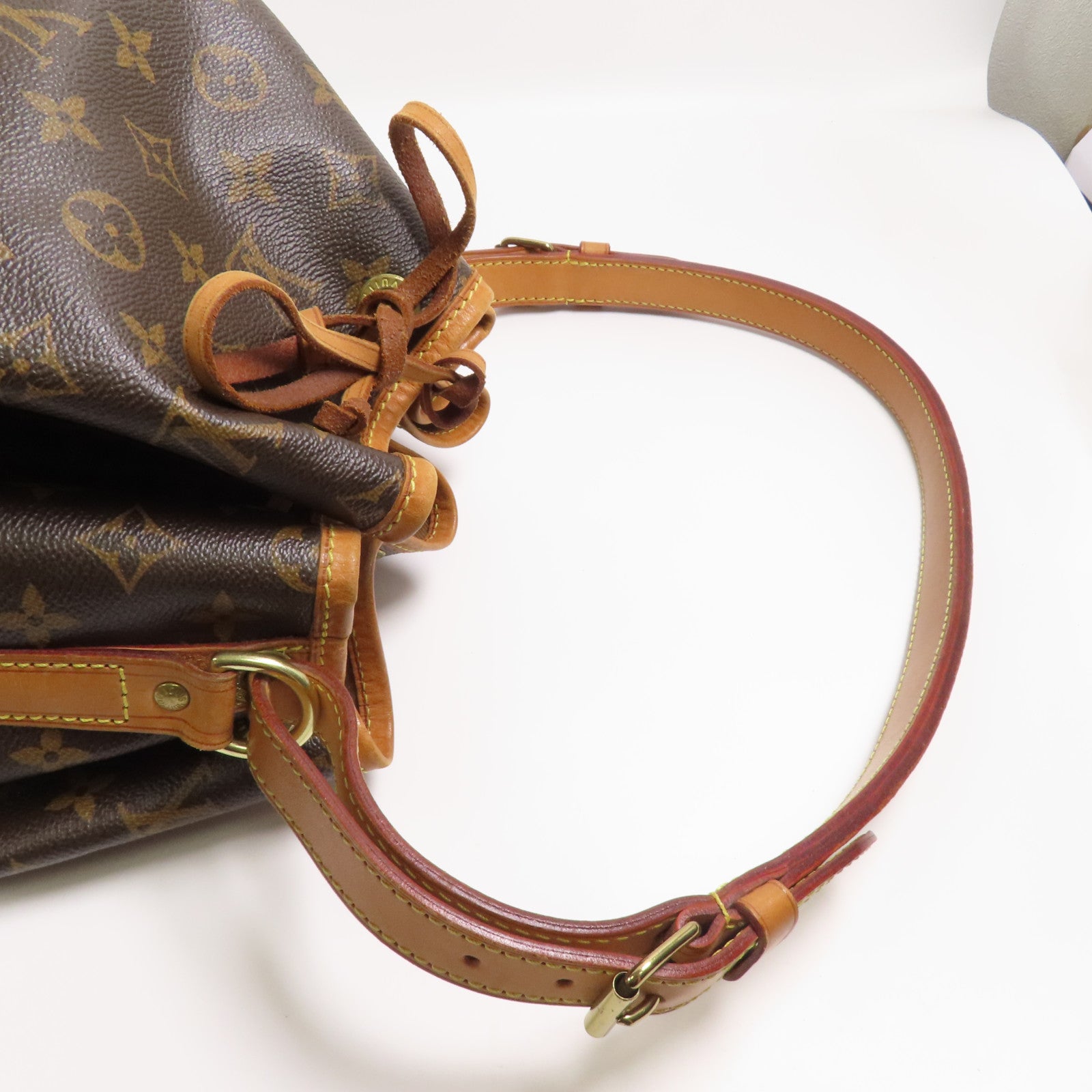 LOUIS VUITTON Monogram Noe金扣肩背袋
