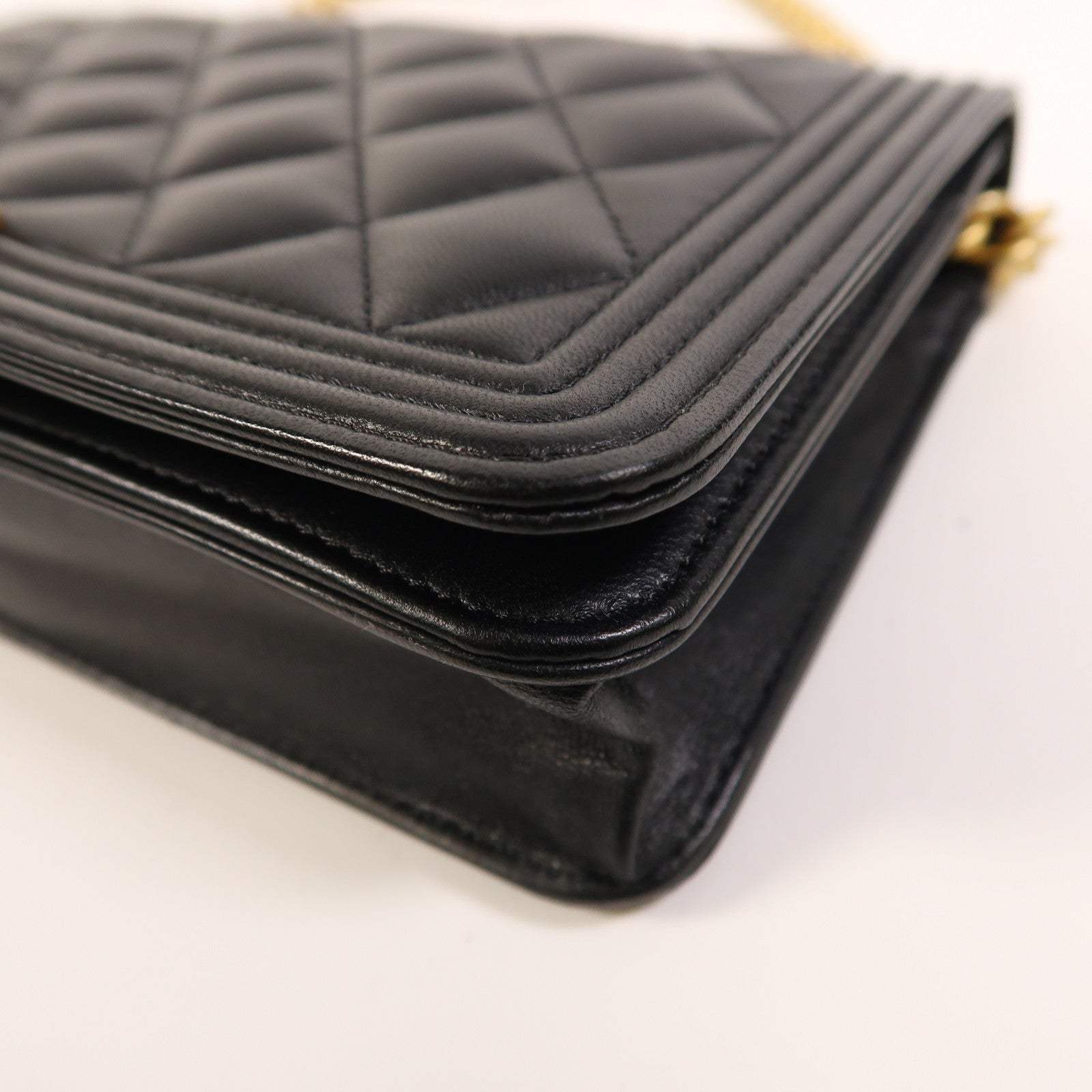 CHANEL 羊皮皮革Boy Wallet On Chain鏈帶肩背袋