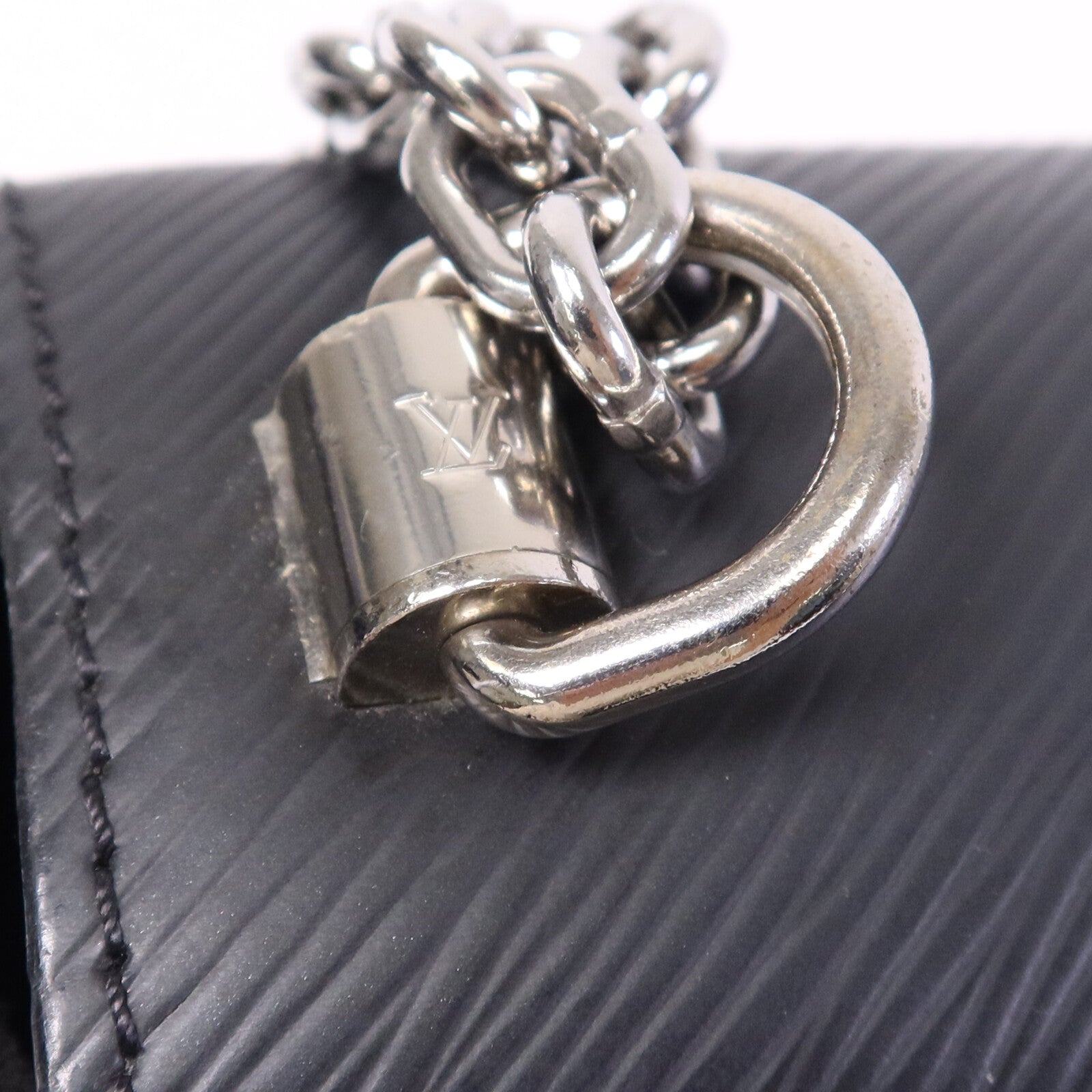 LOUIS VUITTON Epi Twist MM銀扣鏈帶肩背袋