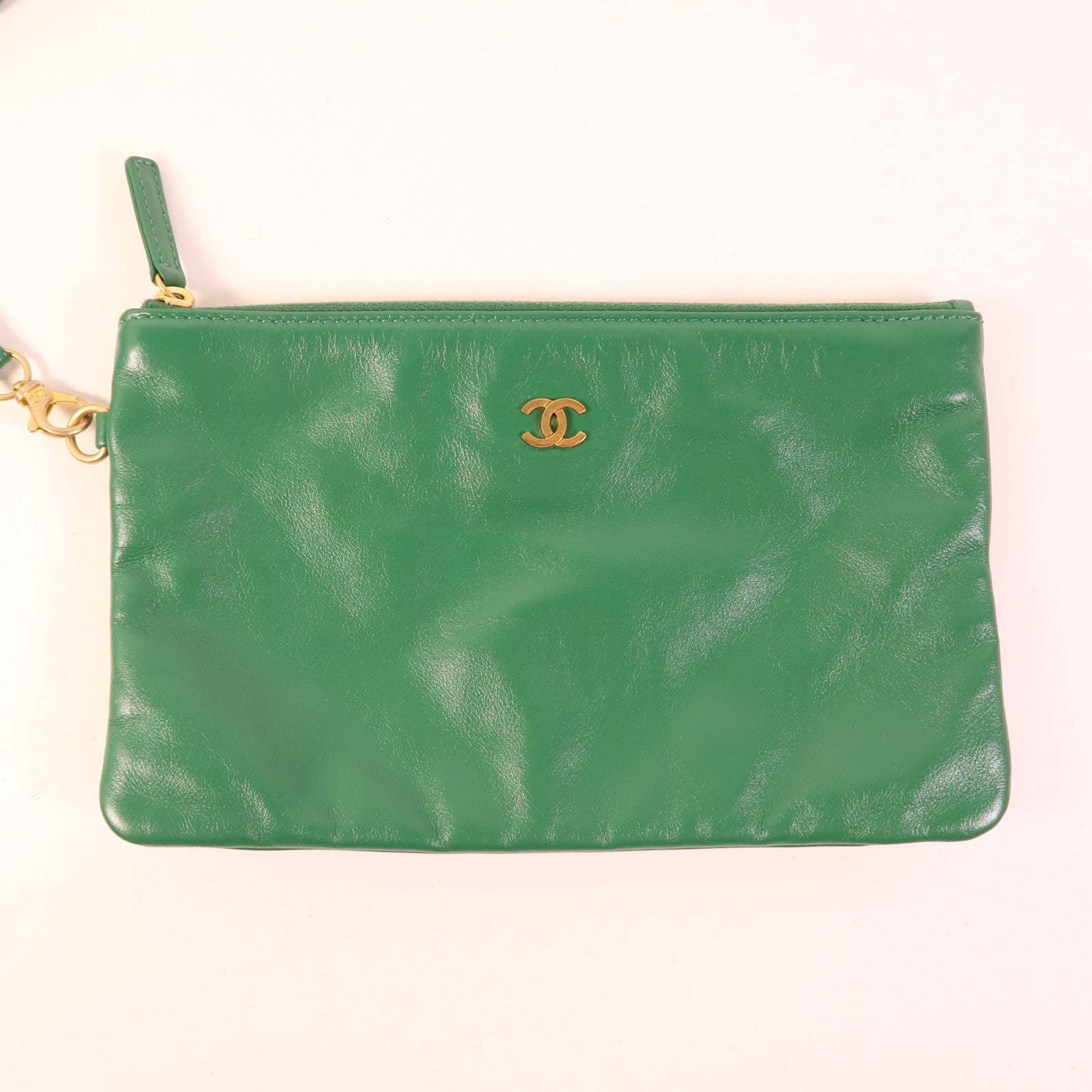 CHANEL 【激減優惠】皮革Chanel 22 Small金扣鏈帶肩背袋