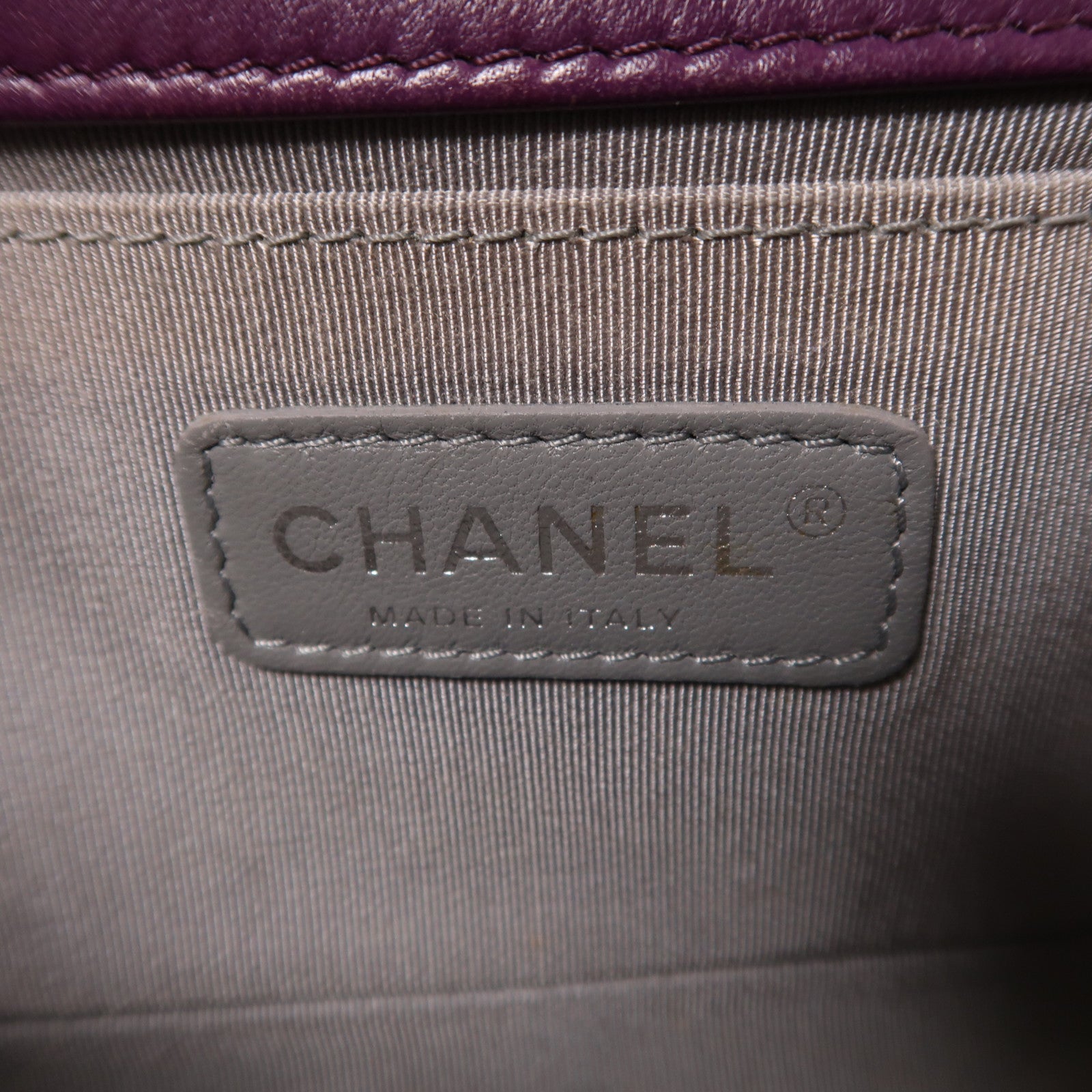 CHANEL Velvet Boy 20銀扣鏈帶肩背袋