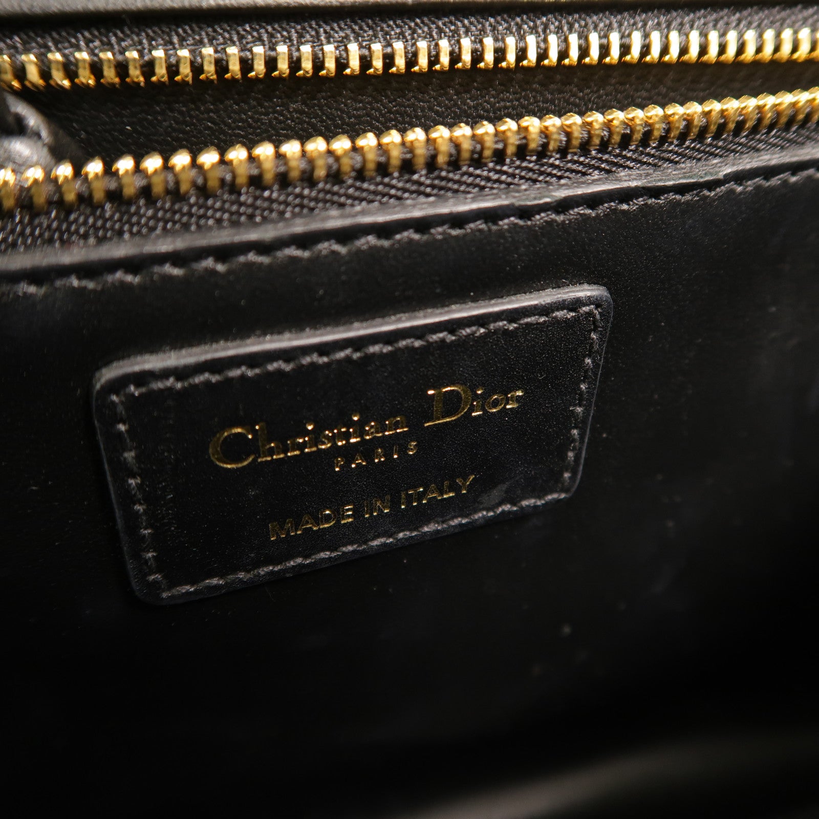 Dior 牛皮皮革Montaigne 30肩背袋