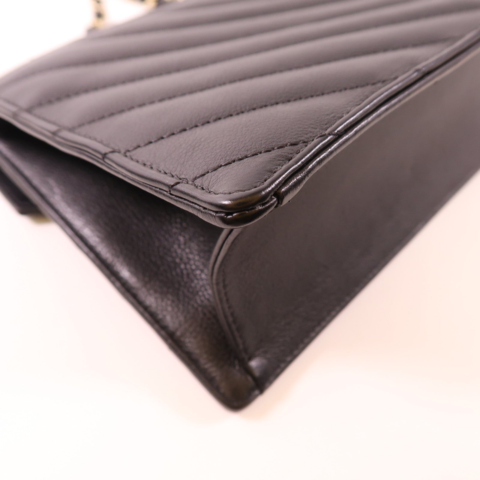 CHANEL 牛皮皮革Shoulder Bag金扣鏈帶肩背袋