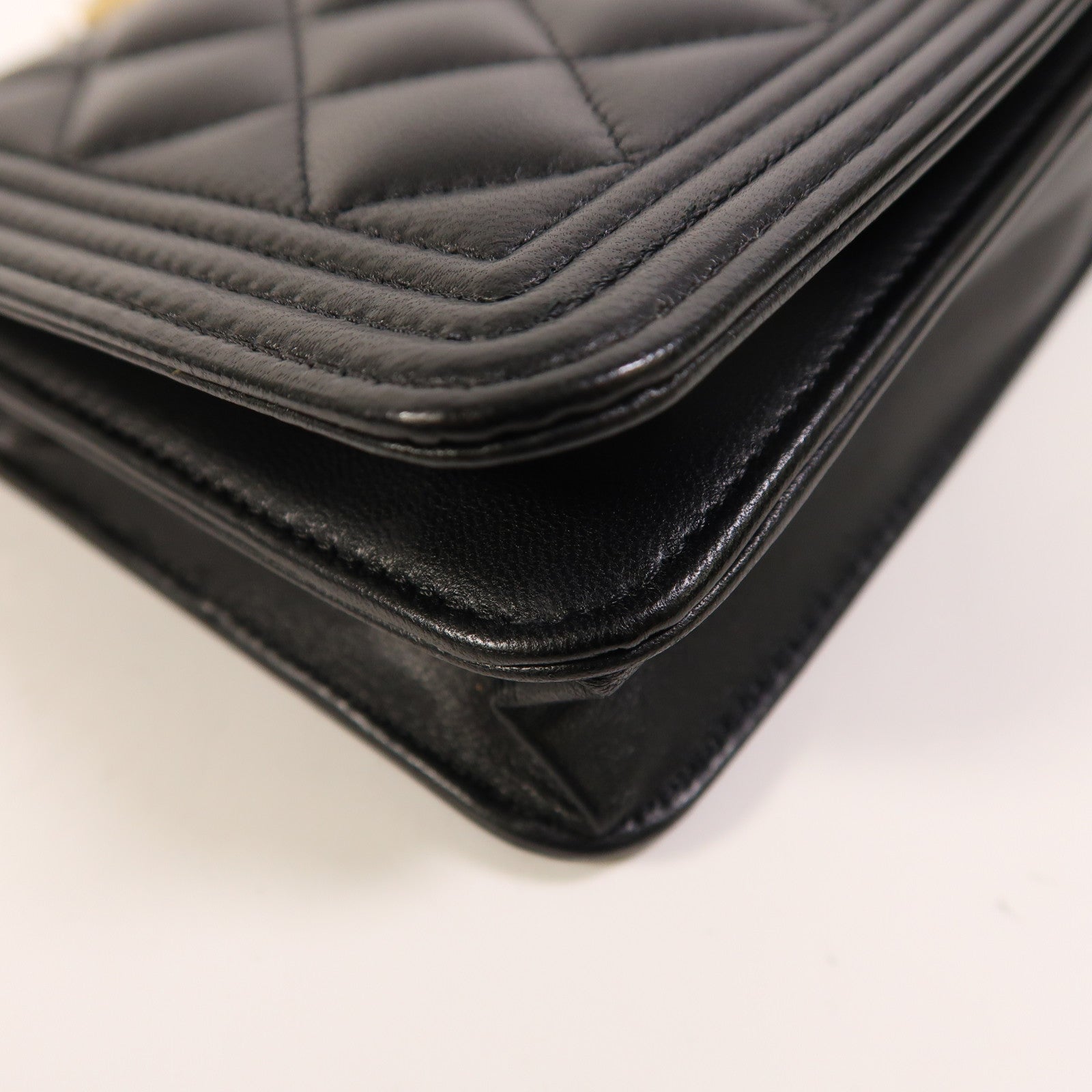 CHANEL 羊皮皮革Boy Wallet On Chain鏈帶肩背袋