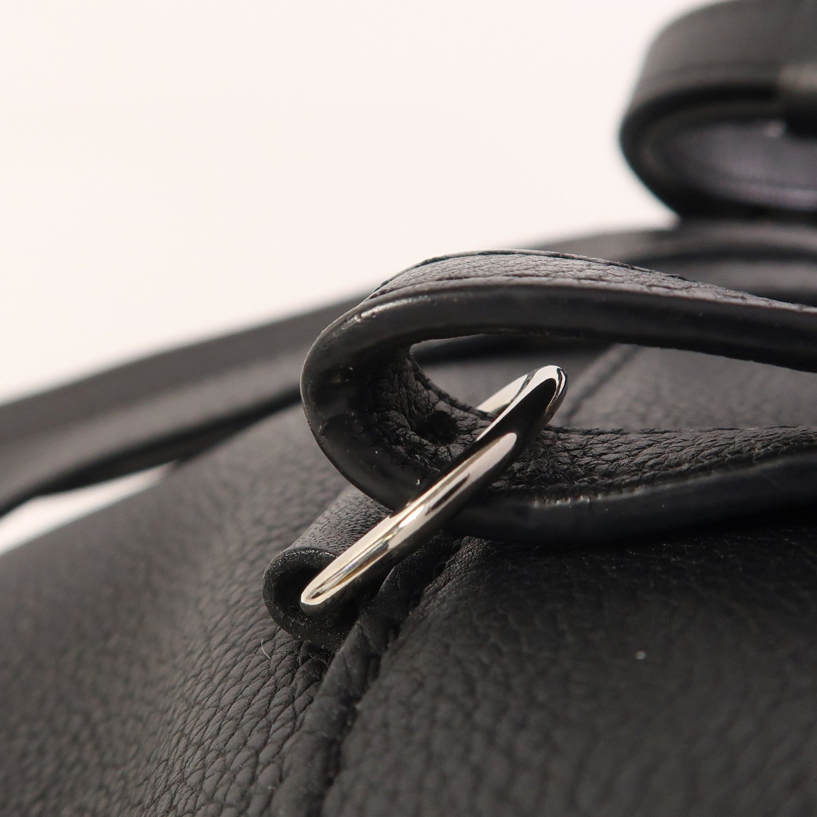 LOUIS VUITTON 【激減優惠】牛皮皮革Lock Me Backpack銀扣背包