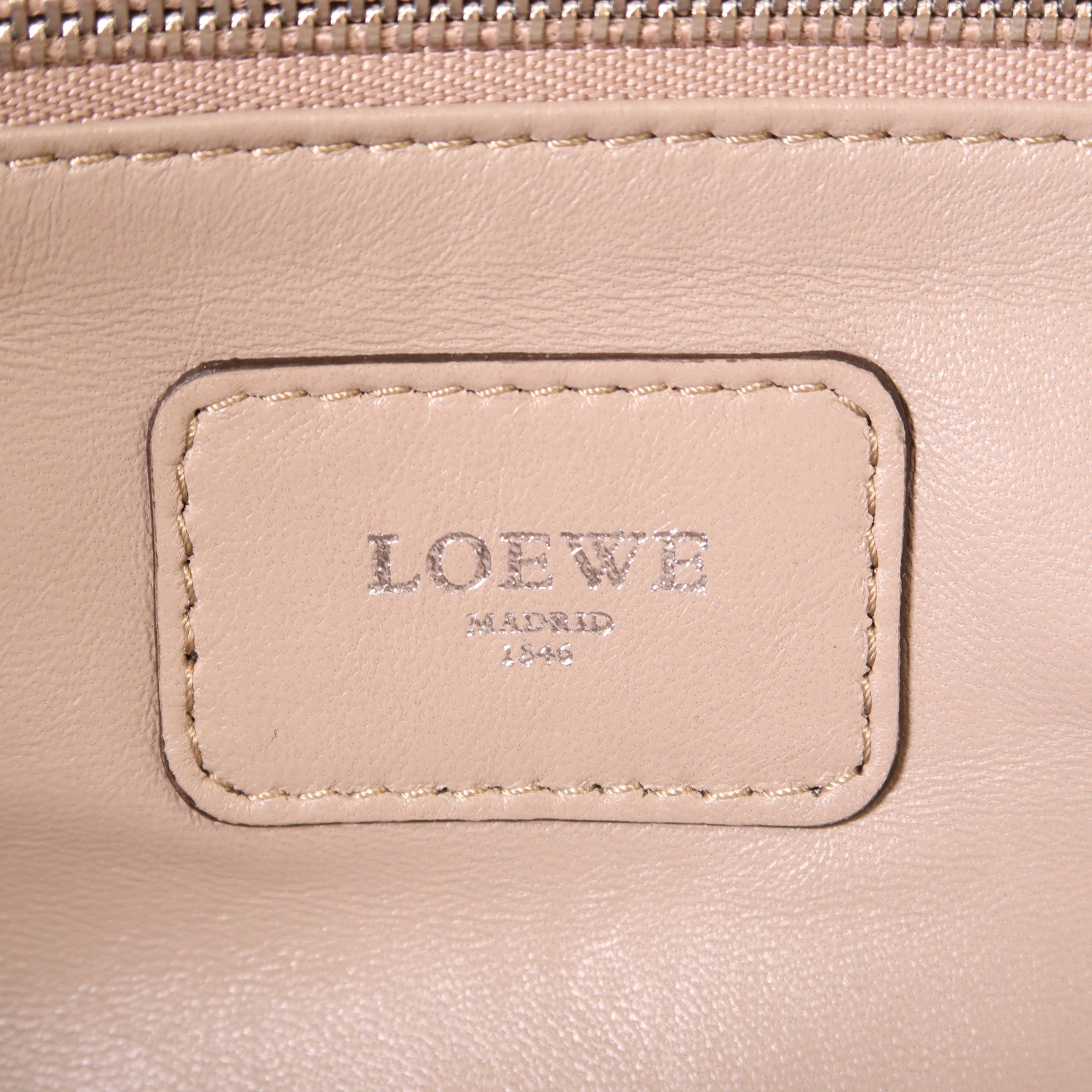 LOEWE 牛皮皮革Handbag銀扣手挽袋淺棕色