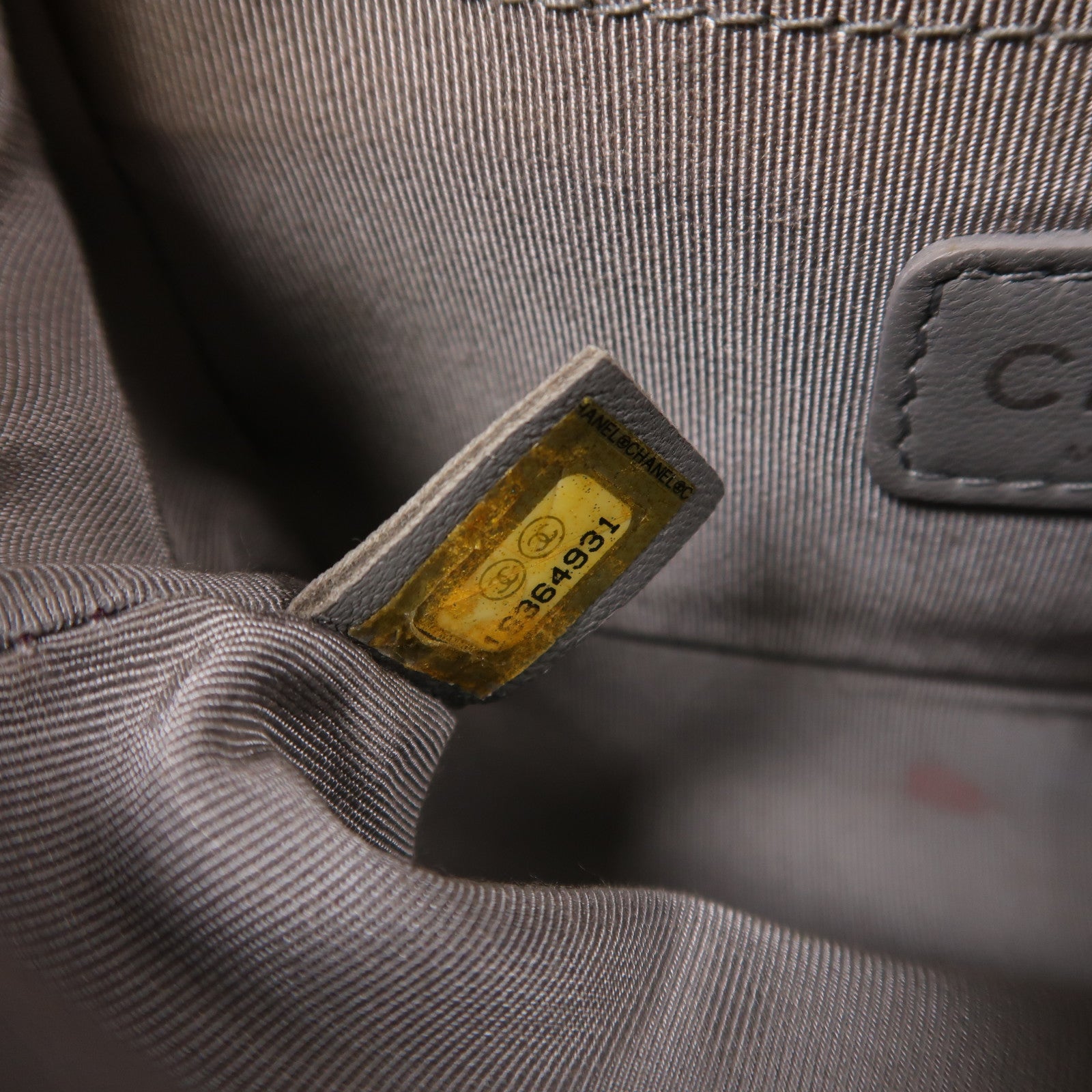 CHANEL Velvet Boy 20銀扣鏈帶肩背袋