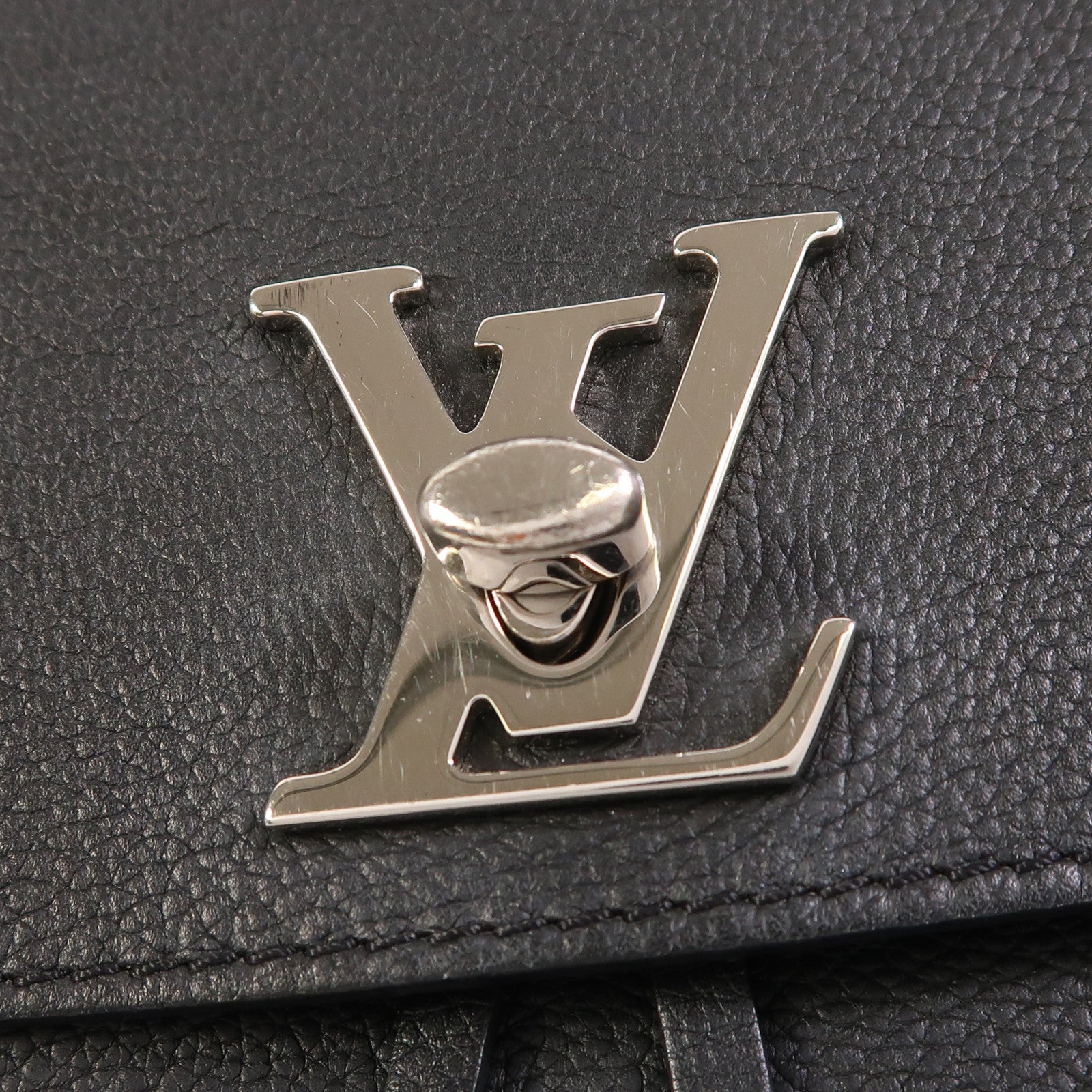 LOUIS VUITTON 【激減優惠】牛皮皮革Lock Me Backpack銀扣背包