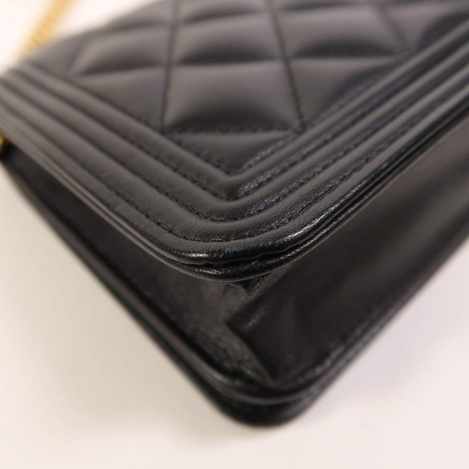 CHANEL 羊皮皮革Boy Wallet On Chain鏈帶肩背袋