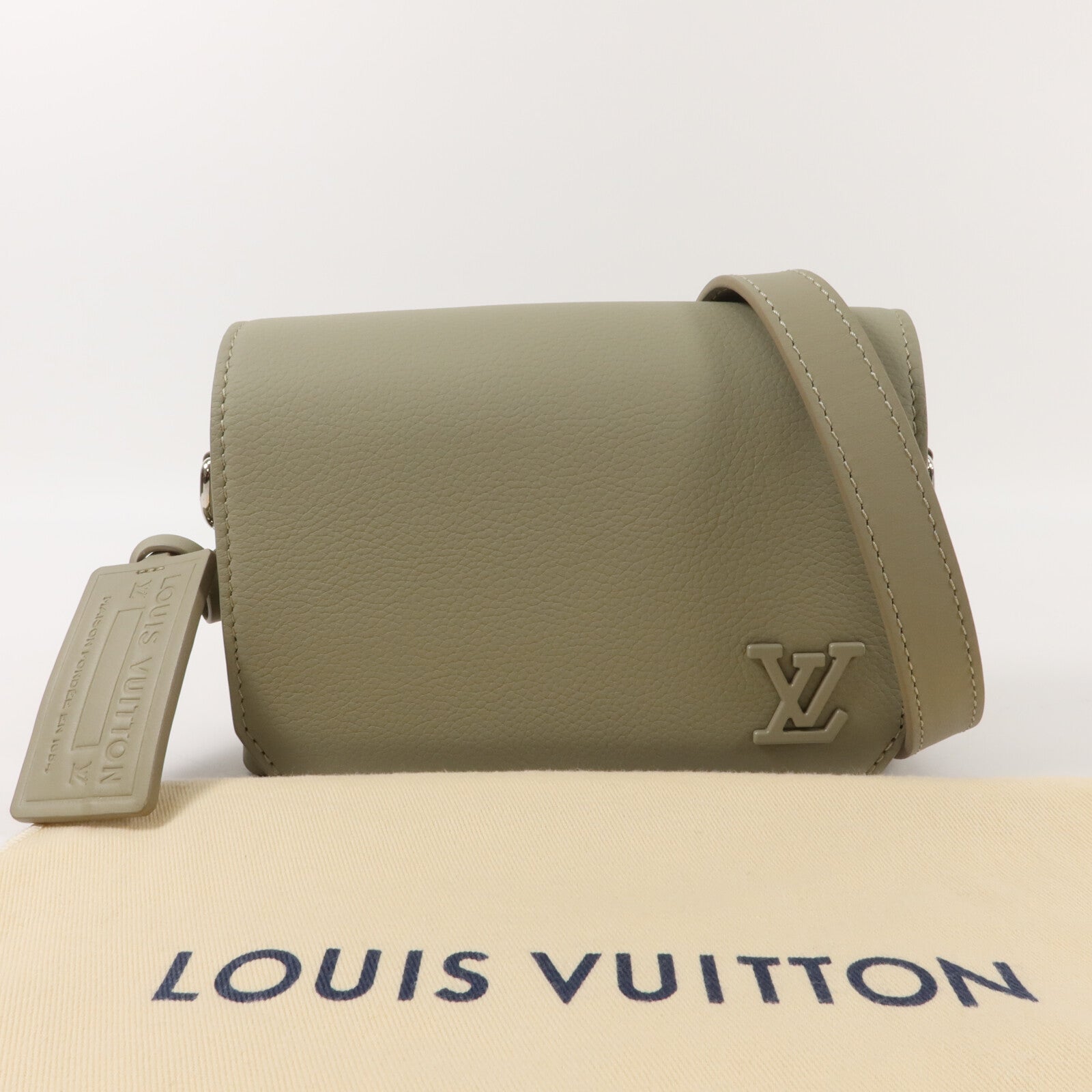LOUIS VUITTON 牛皮皮革Flap Wearable Wallet肩背袋