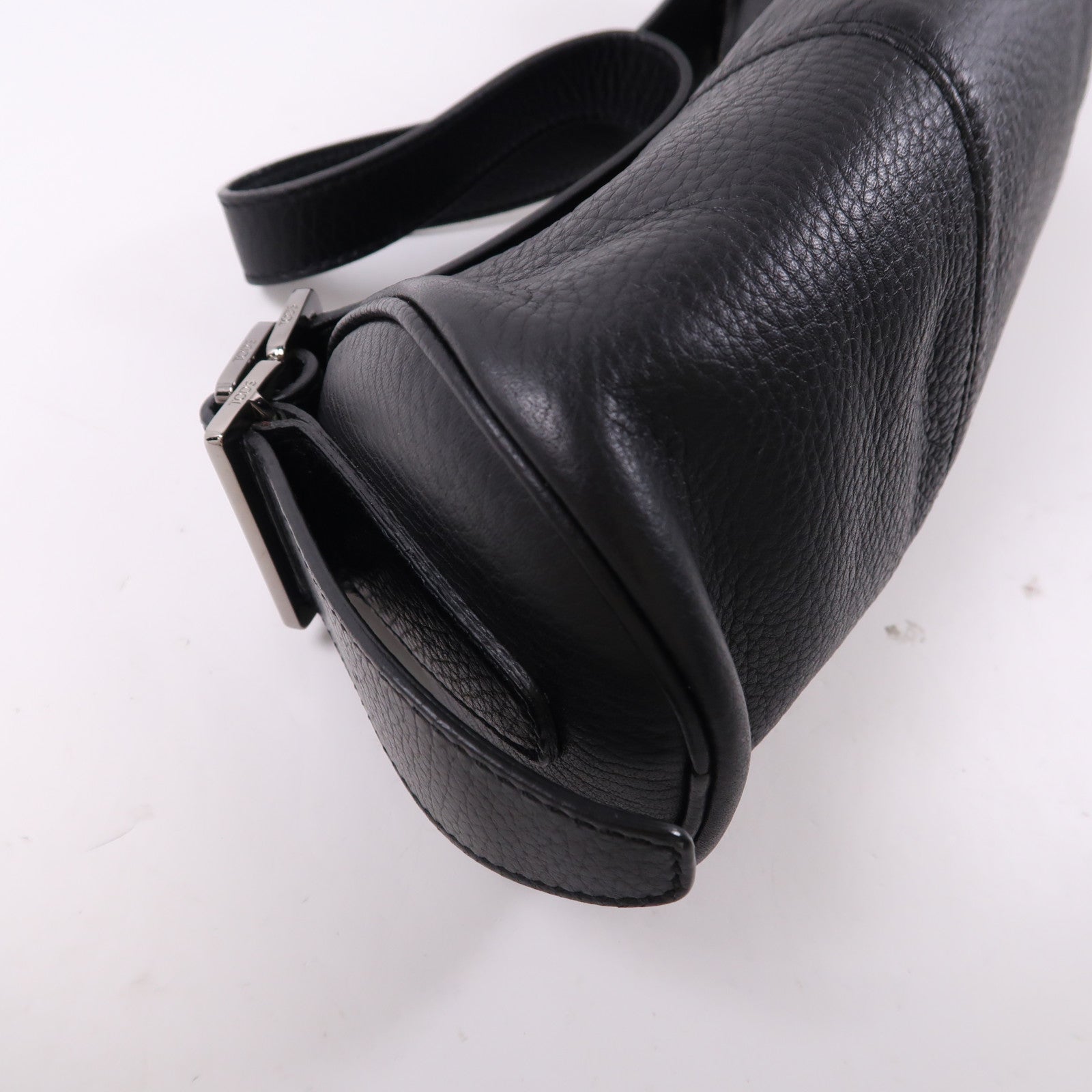 TOD'S 牛皮皮革Shoulder Bag銀扣肩背袋黑色