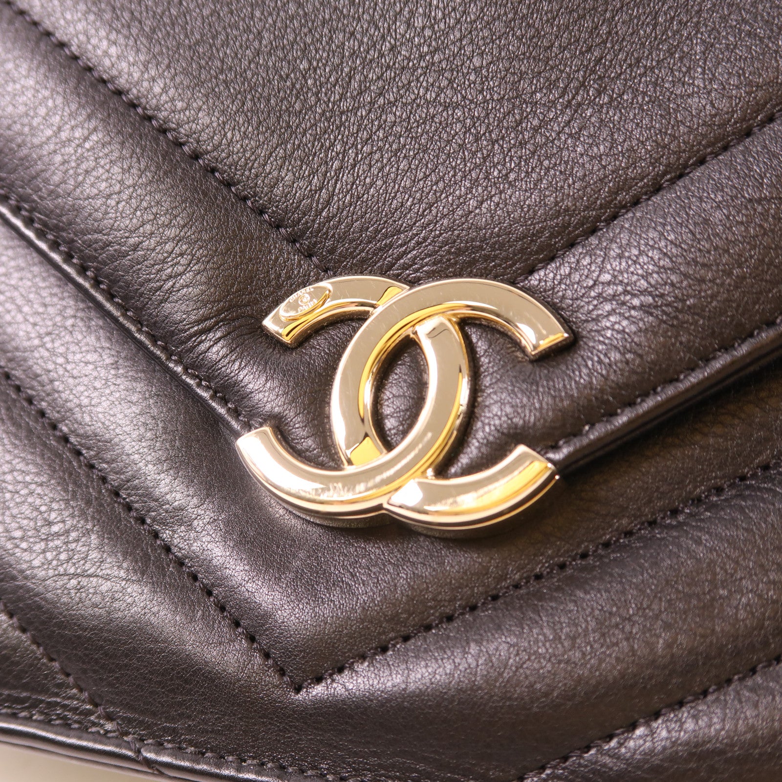 CHANEL 牛皮皮革Shoulder Bag金扣鏈帶肩背袋