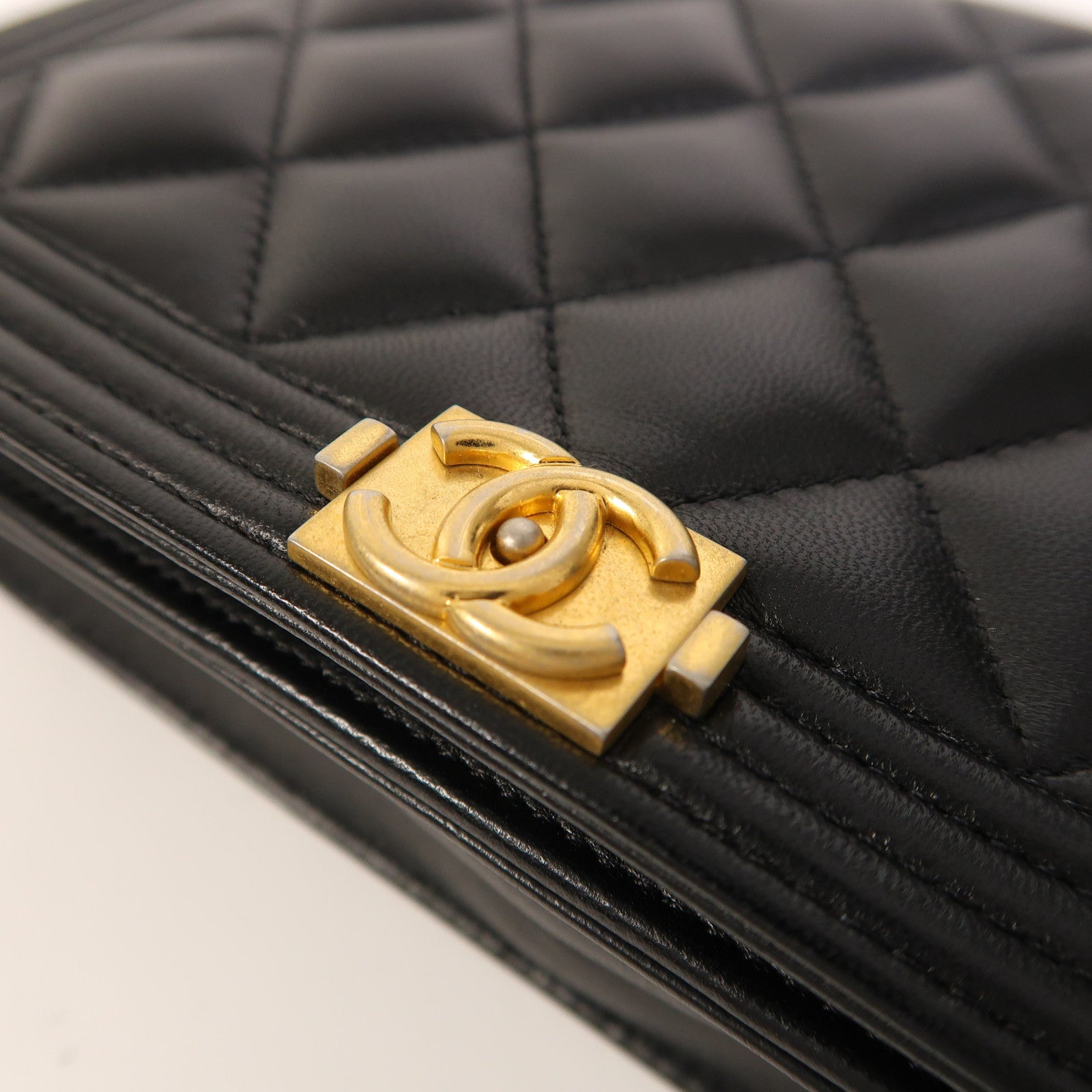 CHANEL 羊皮皮革Boy Wallet On Chain鏈帶肩背袋