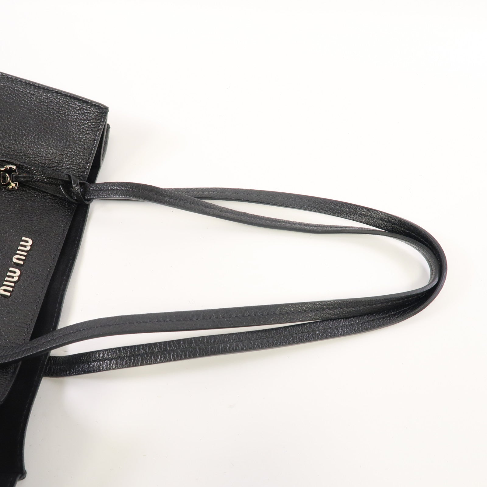 Miu Miu 牛皮皮革Shoulder Bag銀扣肩背袋黑色