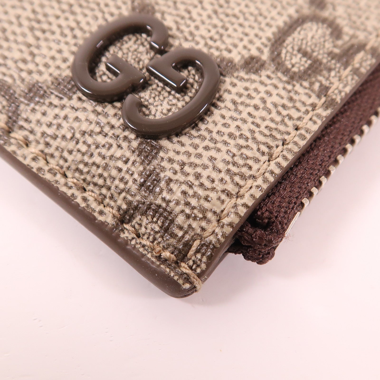 GUCCI 塗層帆布GG Zip Card Case銀扣卡片套