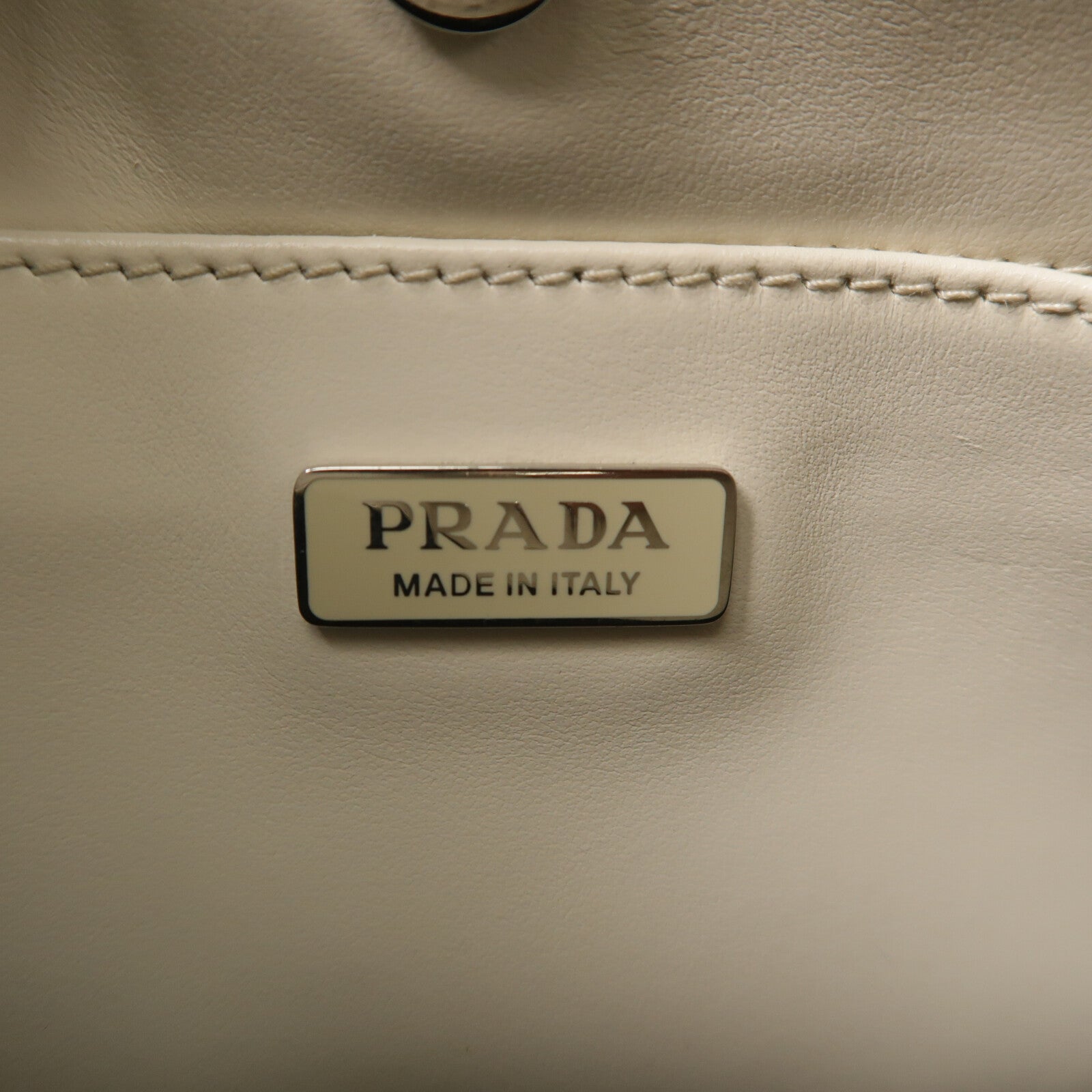 PRADA 牛皮皮革Cleo銀扣肩背袋