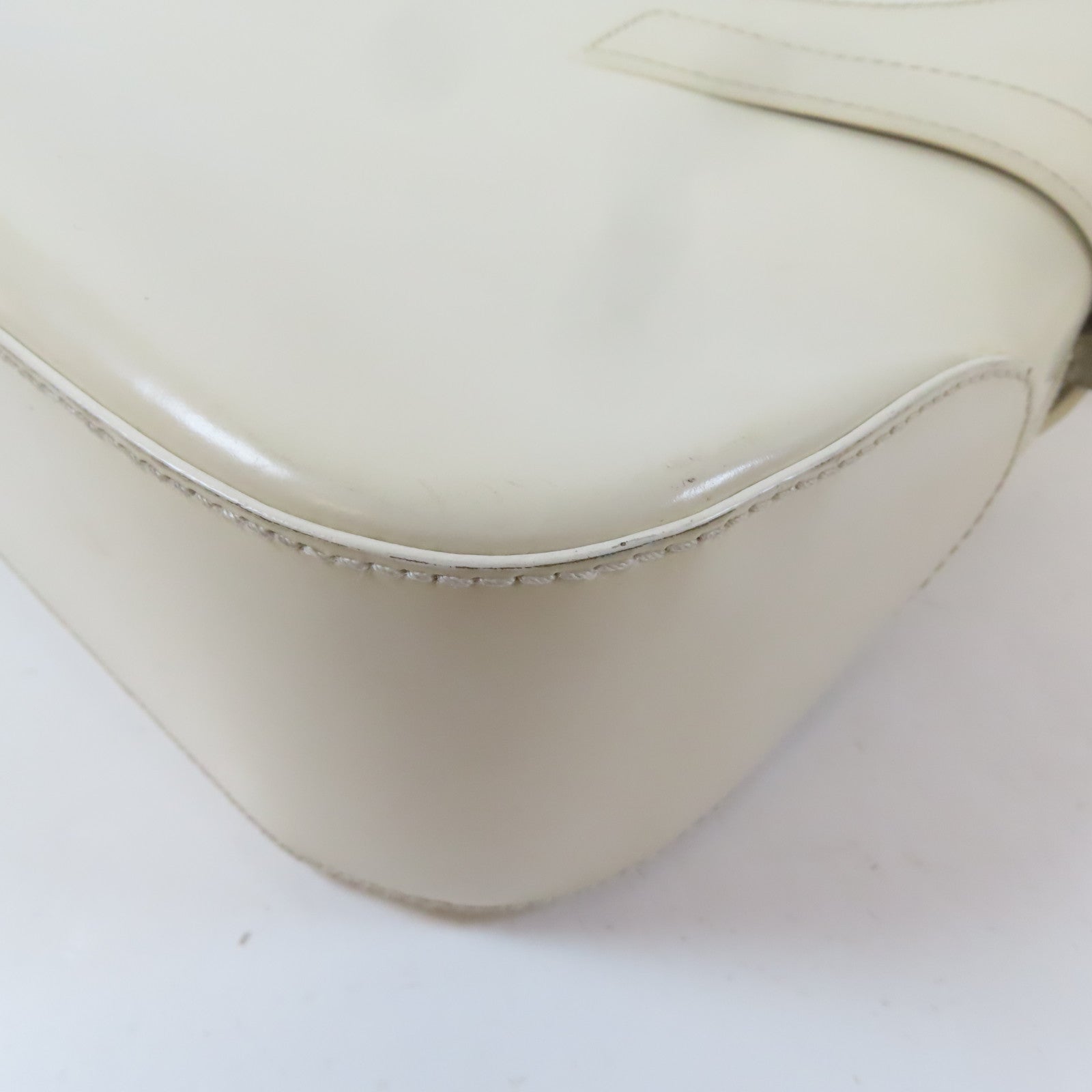 Salvatore Ferragamo 牛皮皮革Shoulder Bag銀扣手挽袋白色