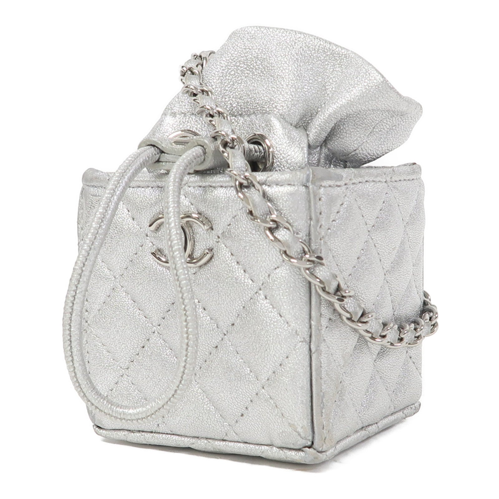 CHANEL 菱格羊皮皮革Micro Drawstring Bucket Bag銀扣鏈帶肩背袋銀色
