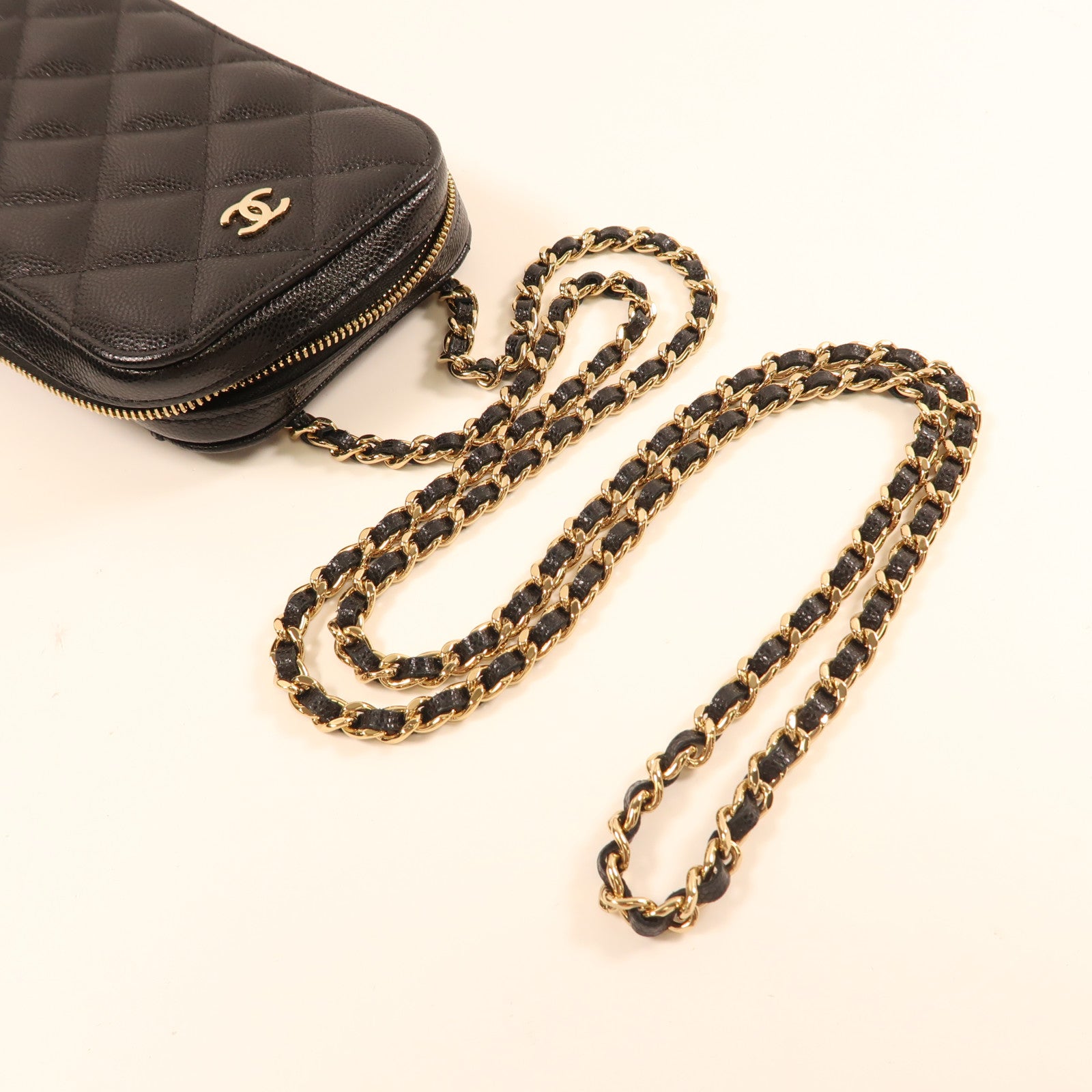 CHANEL 牛皮皮革Chain Shoulder金扣鏈帶肩背袋黑色