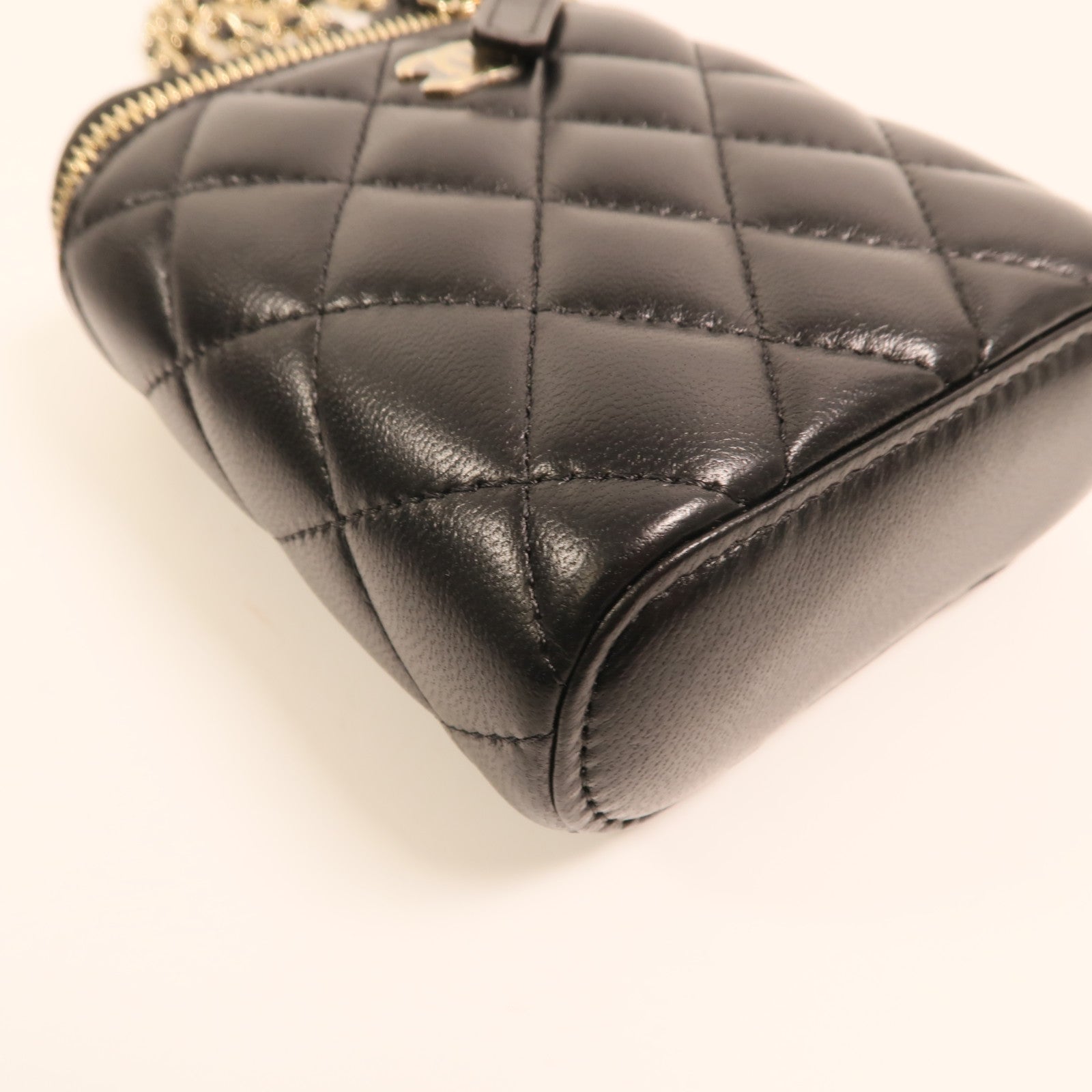 CHANEL 羊皮皮革Mini Pouch With Chain金扣鏈帶肩背袋