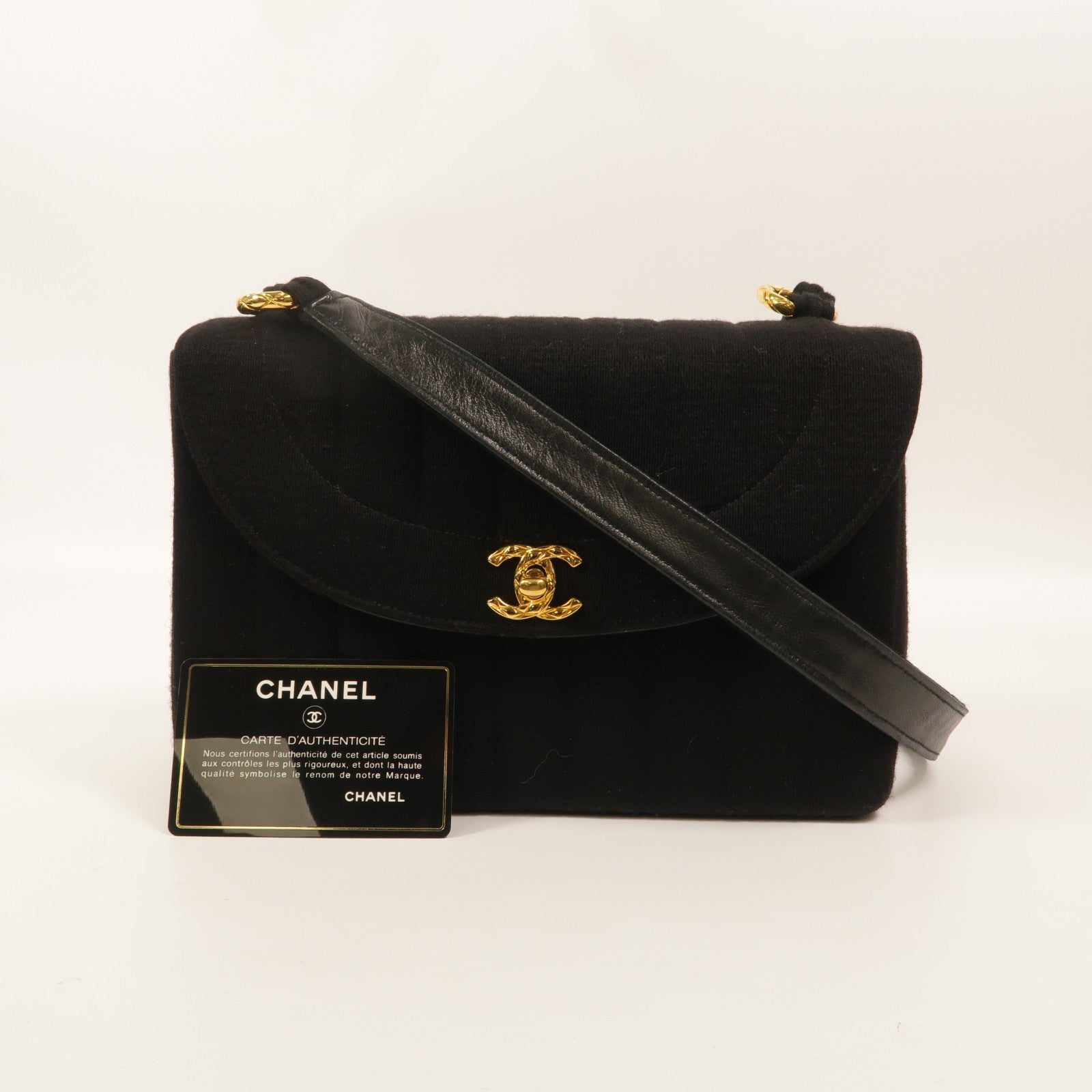 CHANEL 帆布Mademoiselle Vertical Quilted肩背袋
