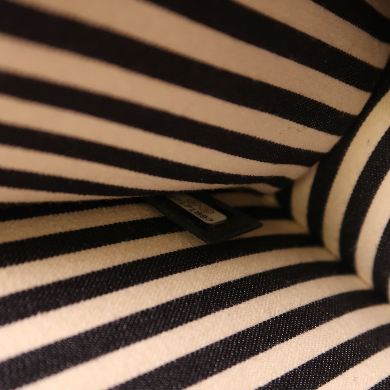 CHANEL 牛皮皮革Shoulder Bag金扣鏈帶肩背袋