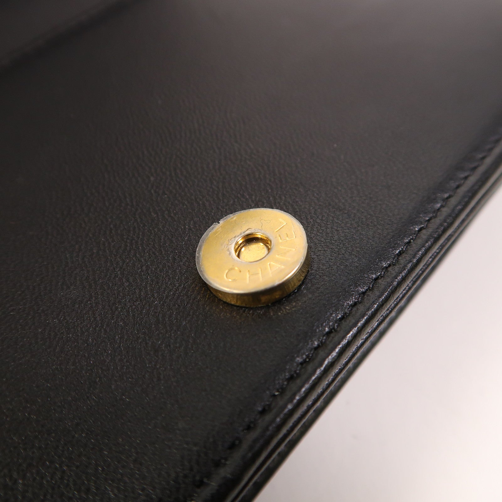 CHANEL 羊皮皮革Boy Wallet On Chain鏈帶肩背袋