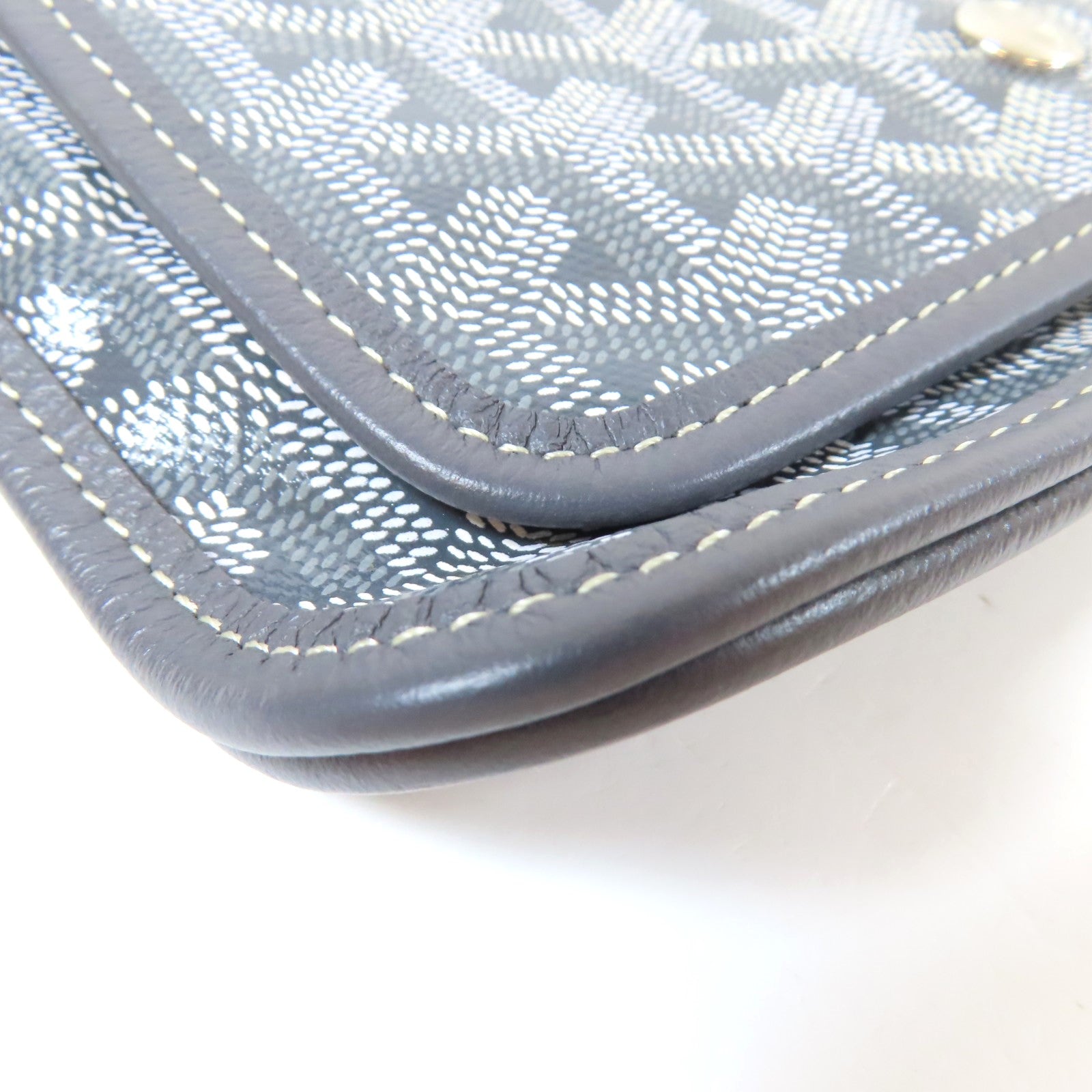 GOYARD 【激減優惠】塗層帆布Plumet Pocket Wallet銀扣肩背袋灰色