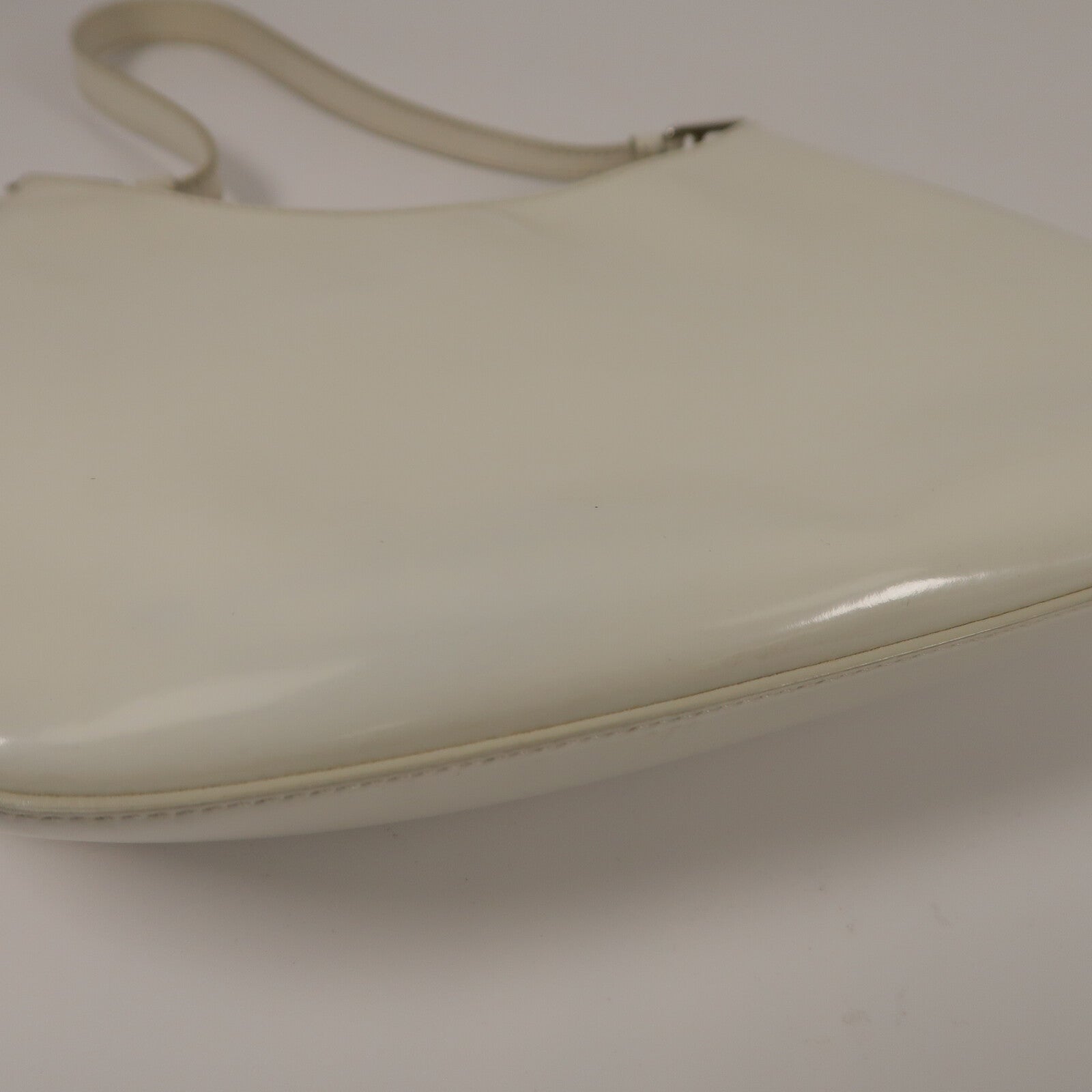 PRADA 牛皮皮革Cleo銀扣肩背袋