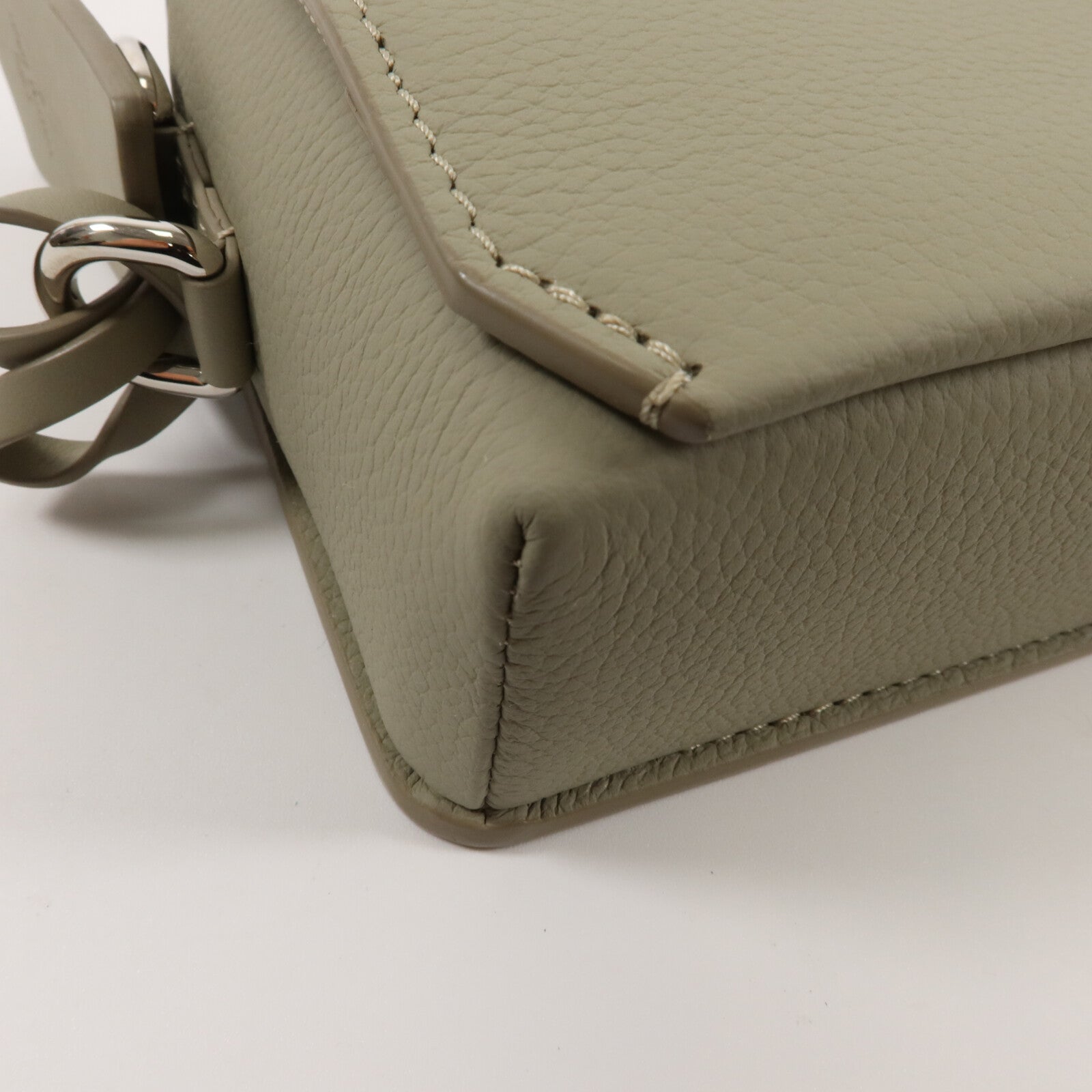 LOUIS VUITTON 牛皮皮革Flap Wearable Wallet肩背袋