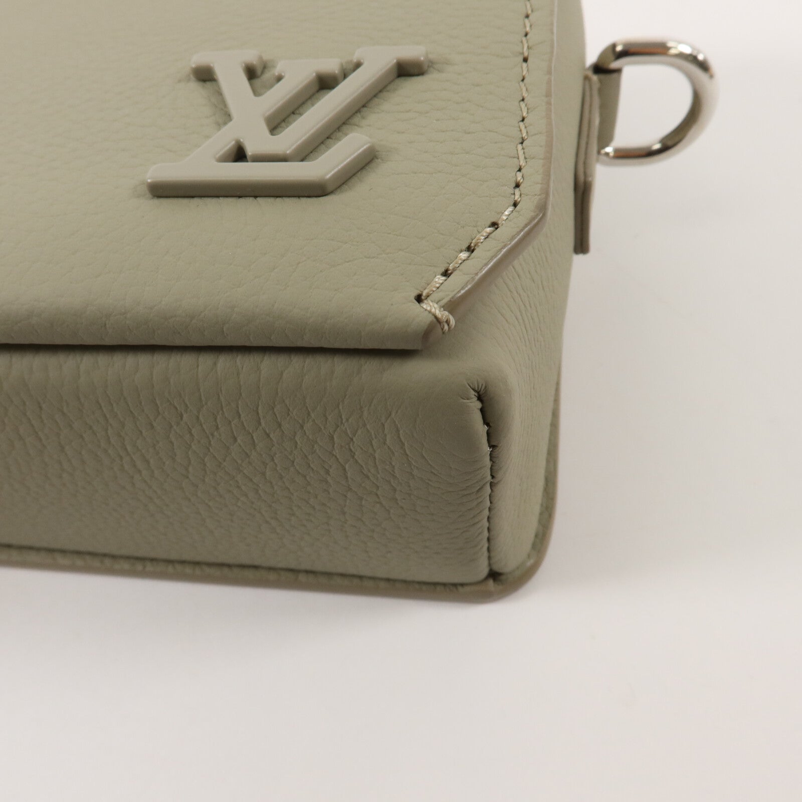 LOUIS VUITTON 牛皮皮革Flap Wearable Wallet肩背袋
