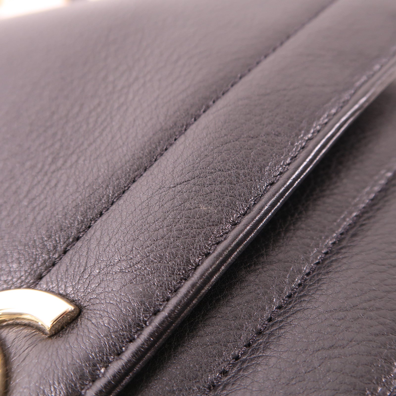 CHANEL 牛皮皮革Shoulder Bag金扣鏈帶肩背袋