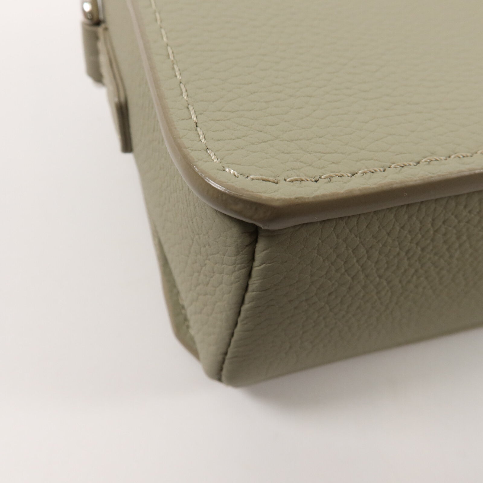 LOUIS VUITTON 牛皮皮革Flap Wearable Wallet肩背袋