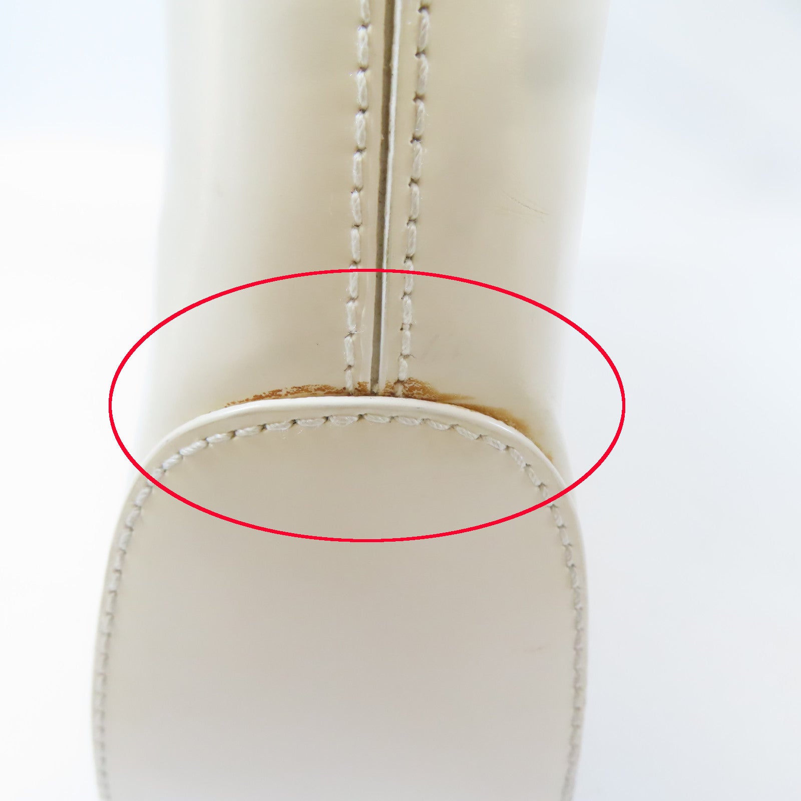 Salvatore Ferragamo 牛皮皮革Shoulder Bag銀扣手挽袋白色