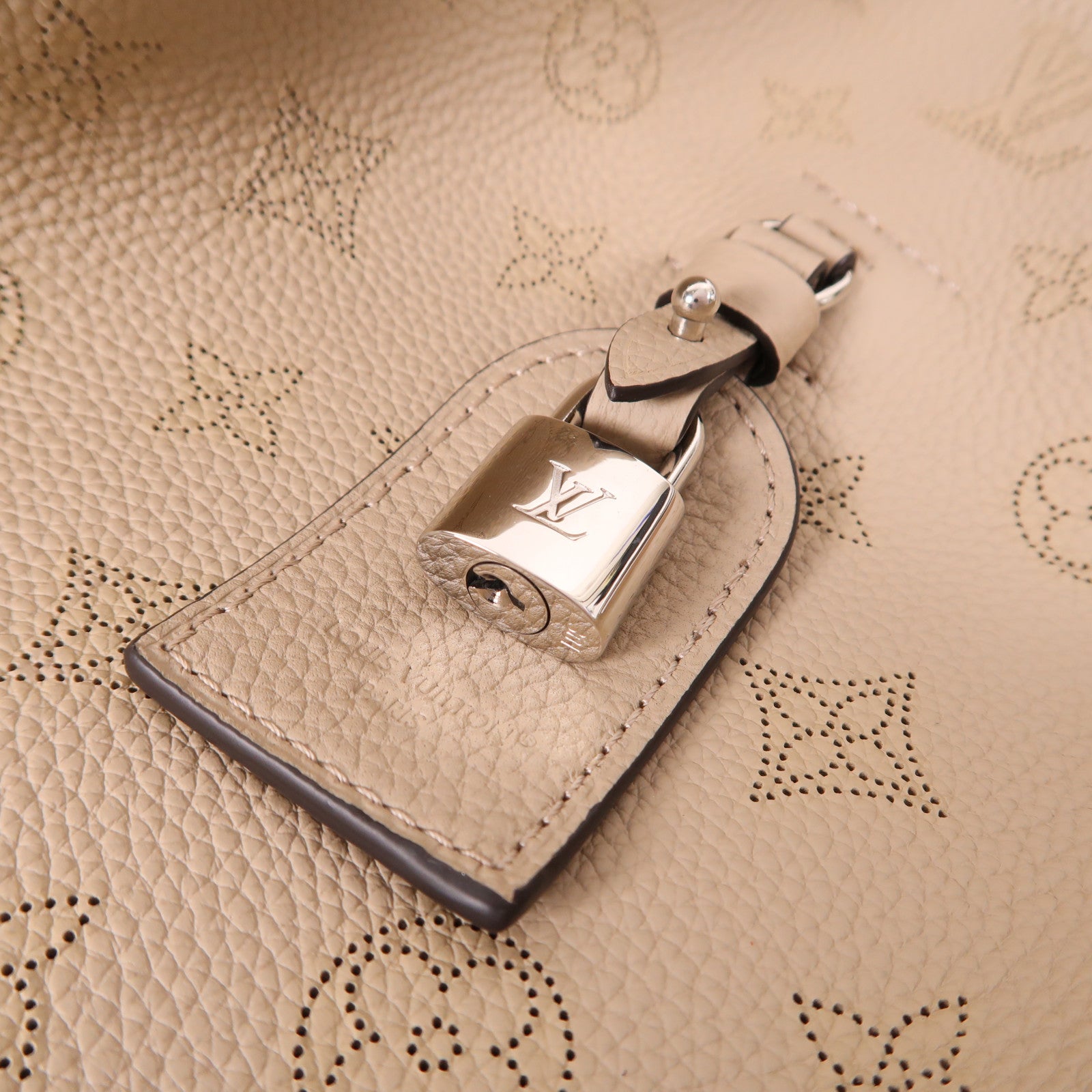 LOUIS VUITTON Mahina Boundless銀扣肩背袋/手挽袋