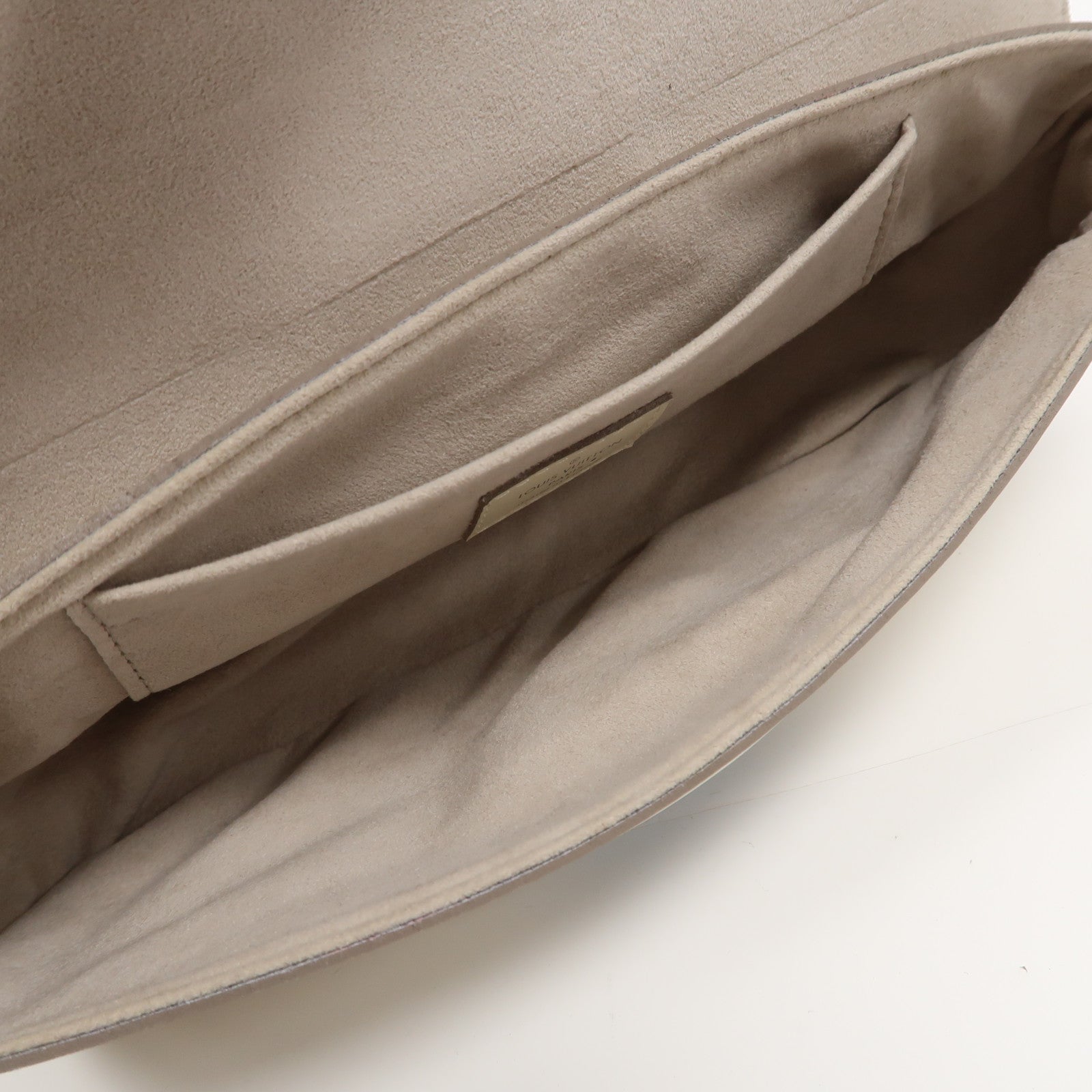 LOUIS VUITTON Epi Pochette Montaigne銀肩背袋白色