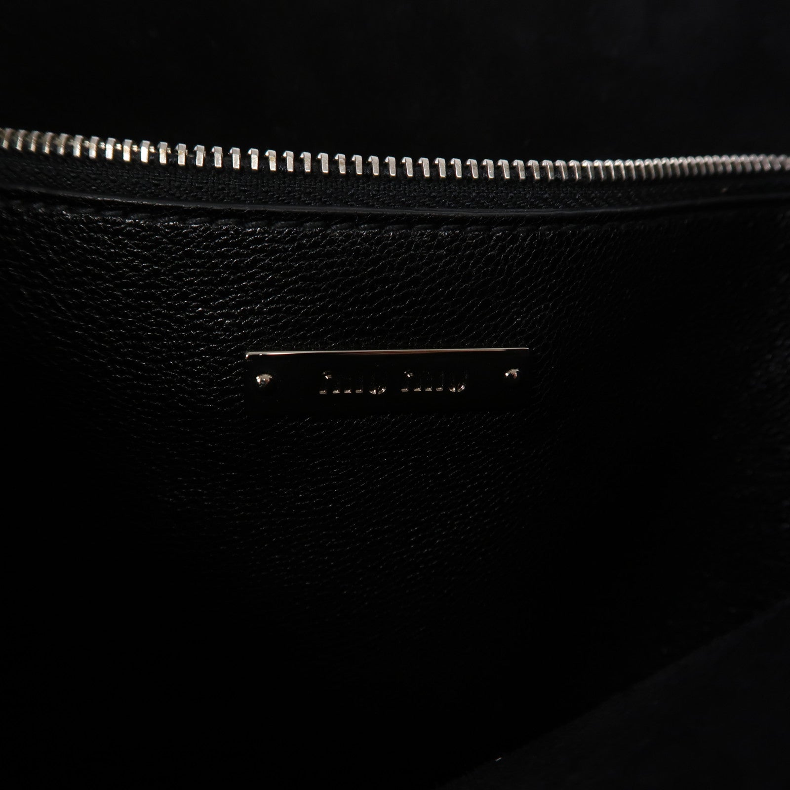 Miu Miu 牛皮皮革Shoulder Bag銀扣肩背袋黑色