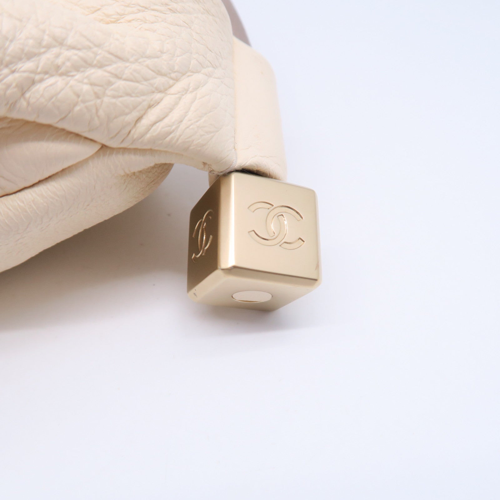 CHANEL 【清倉大減價】牛皮皮革Shoulder Bag金扣手挽肩背兩用袋米白色