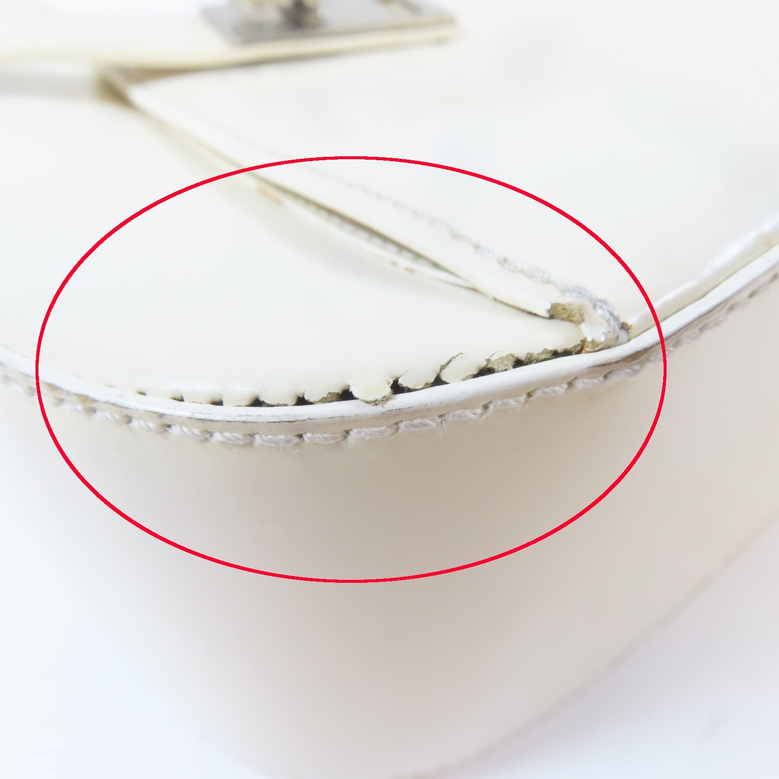 Salvatore Ferragamo 牛皮皮革Shoulder Bag銀扣手挽袋白色