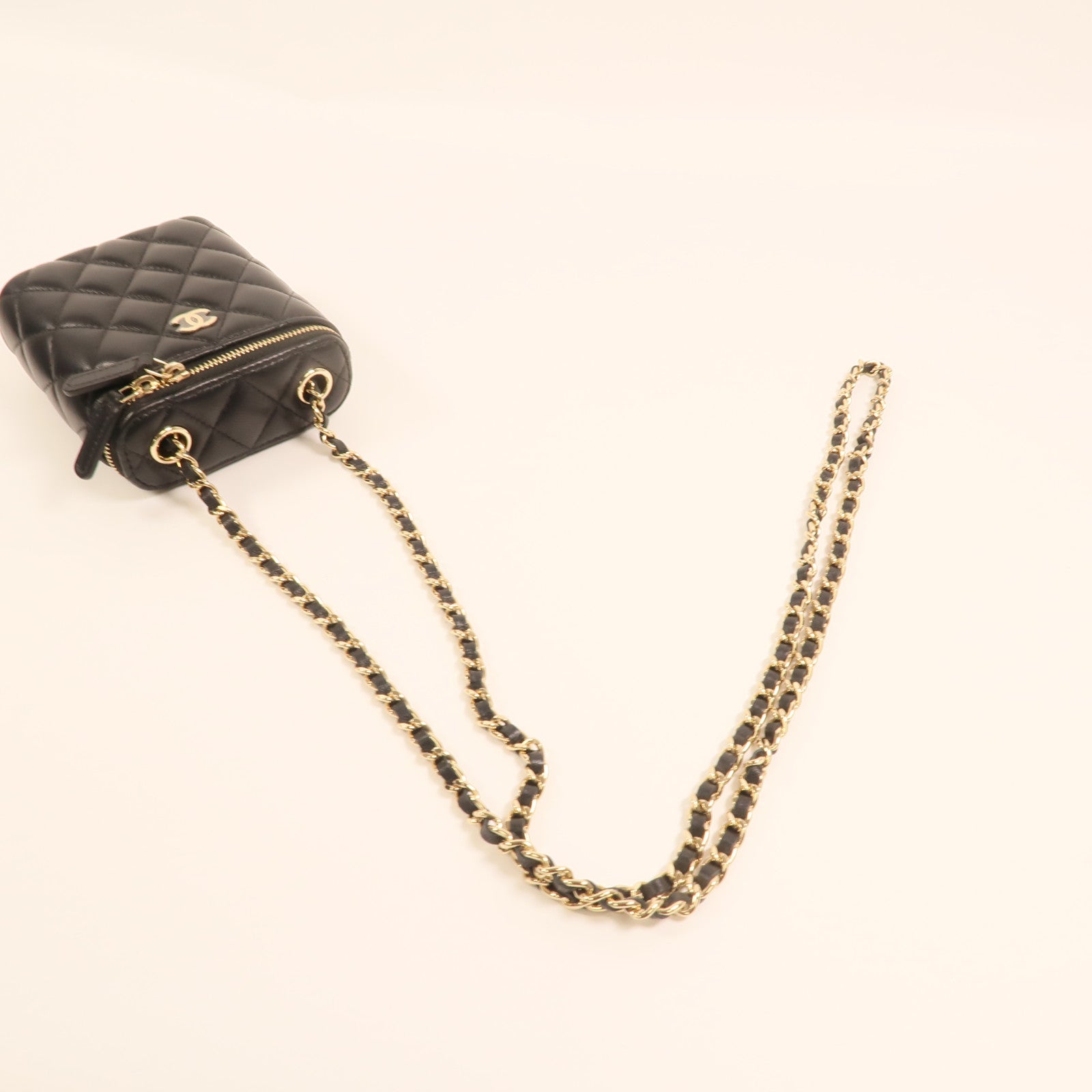 CHANEL 羊皮皮革Mini Pouch With Chain金扣鏈帶肩背袋