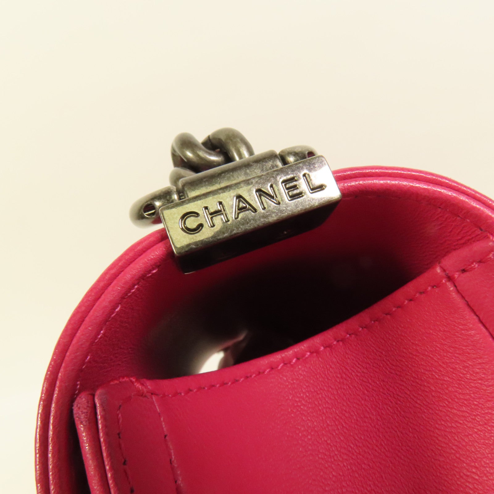 CHANEL 羊皮皮革Boy 25鏈帶肩背袋