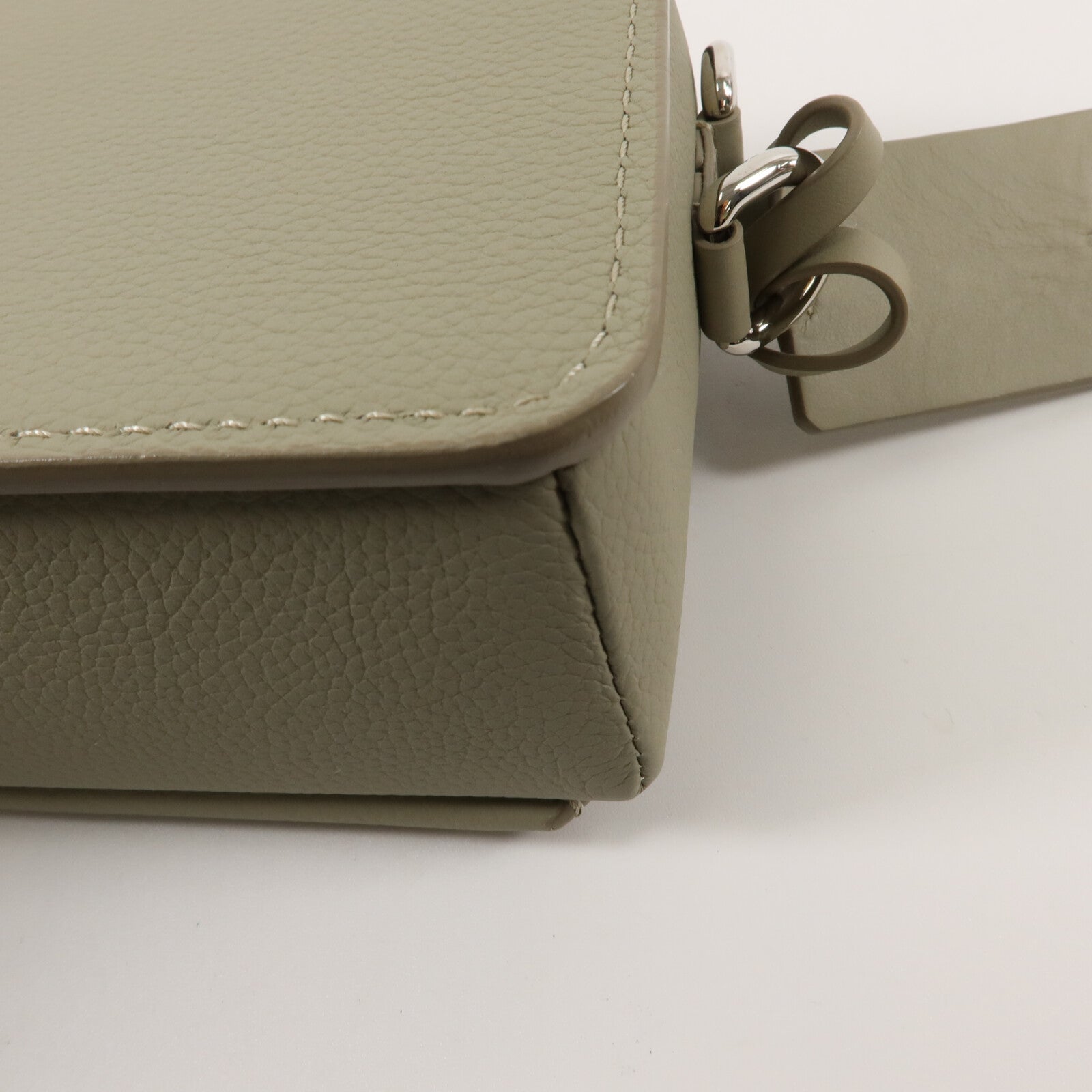 LOUIS VUITTON 牛皮皮革Flap Wearable Wallet肩背袋