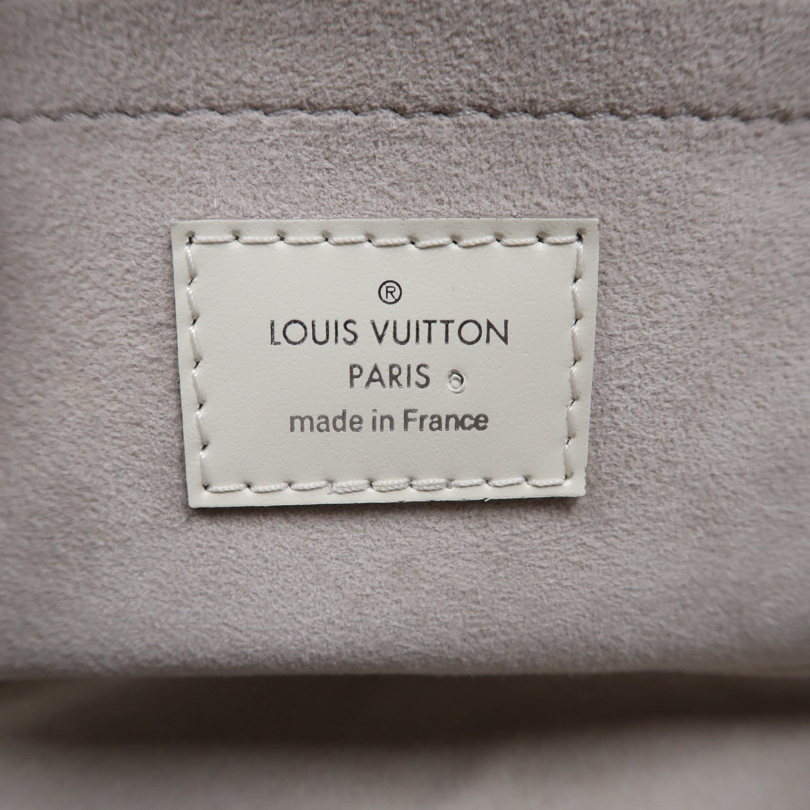 LOUIS VUITTON Epi Pochette Montaigne銀肩背袋白色