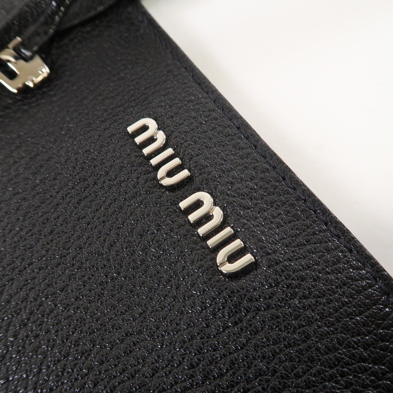Miu Miu 牛皮皮革Shoulder Bag銀扣肩背袋黑色