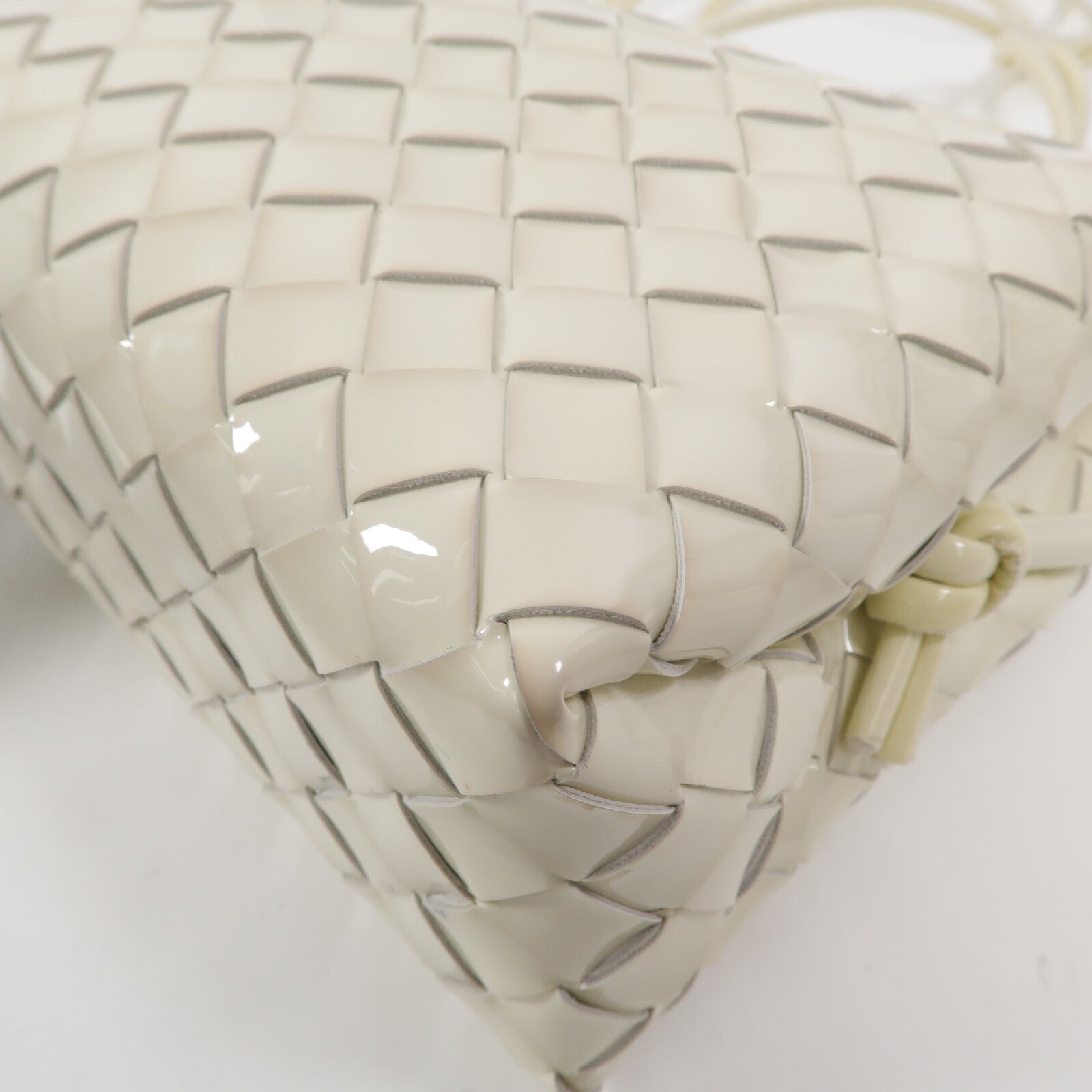 BOTTEGA VENETA 漆皮皮革Intrecciato Loop肩背袋