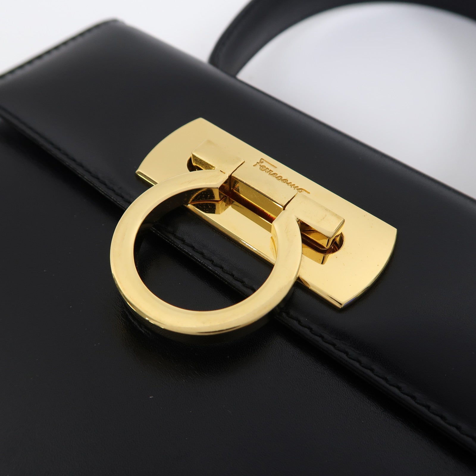 Salvatore Ferragamo 牛皮皮革Small Top Handle金扣手挽肩背兩用袋黑色
