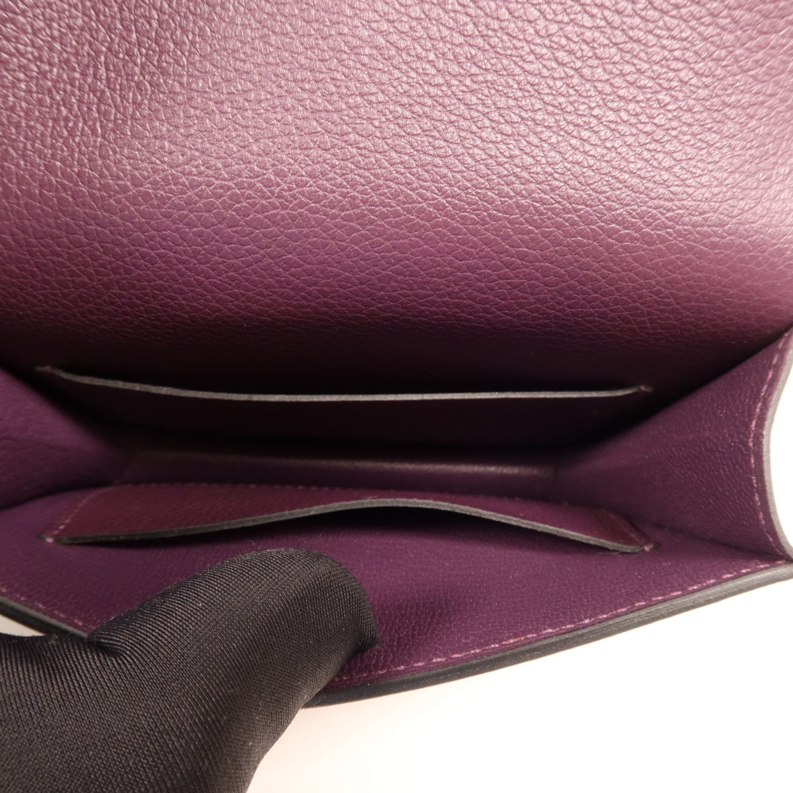 HERMES Evercolour皮革Roulis Slim金扣手拿包Cassis